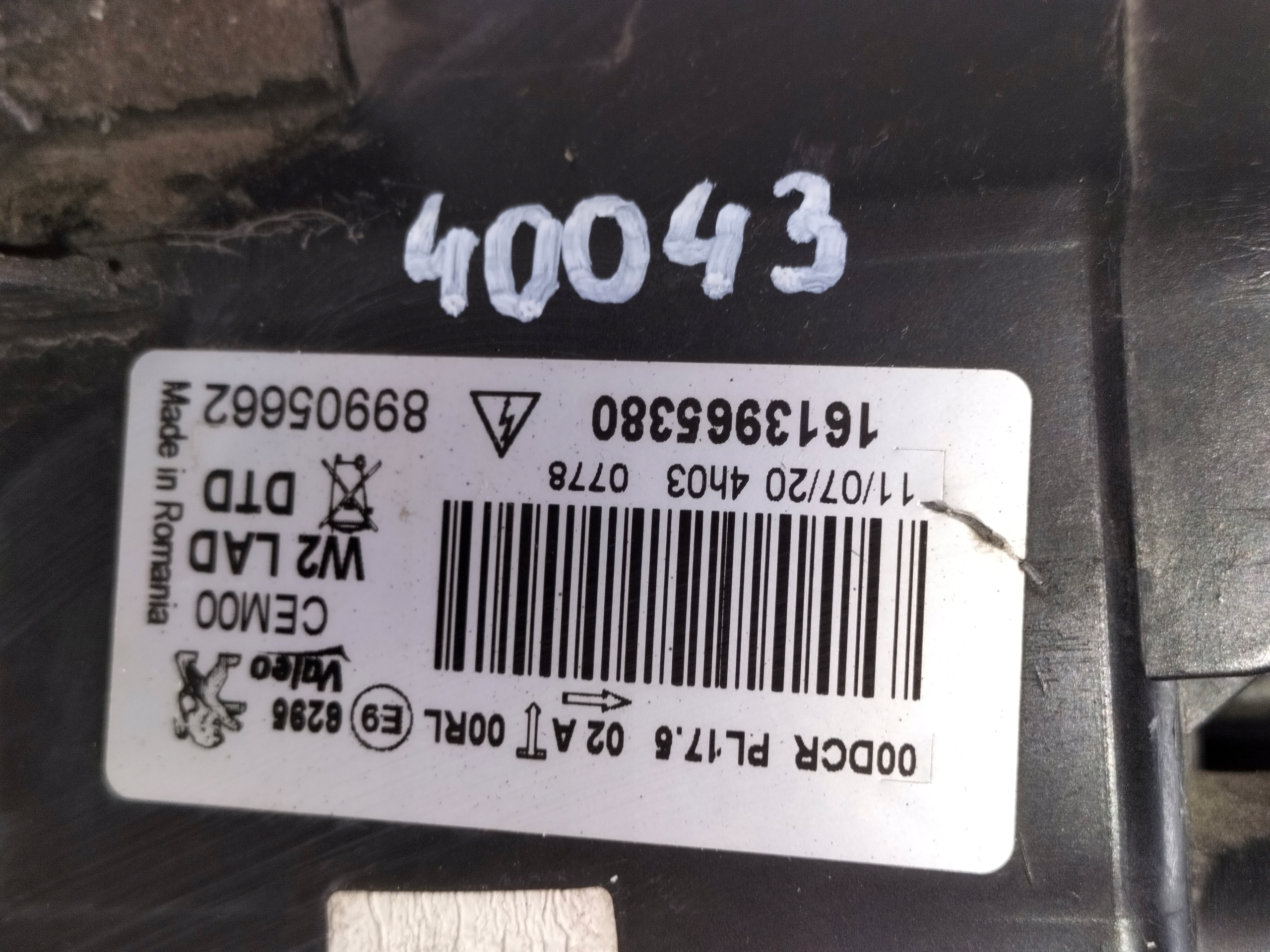 PRAVE PREDNE SVETLO PEUGEOT 508 I 10-14 XENON