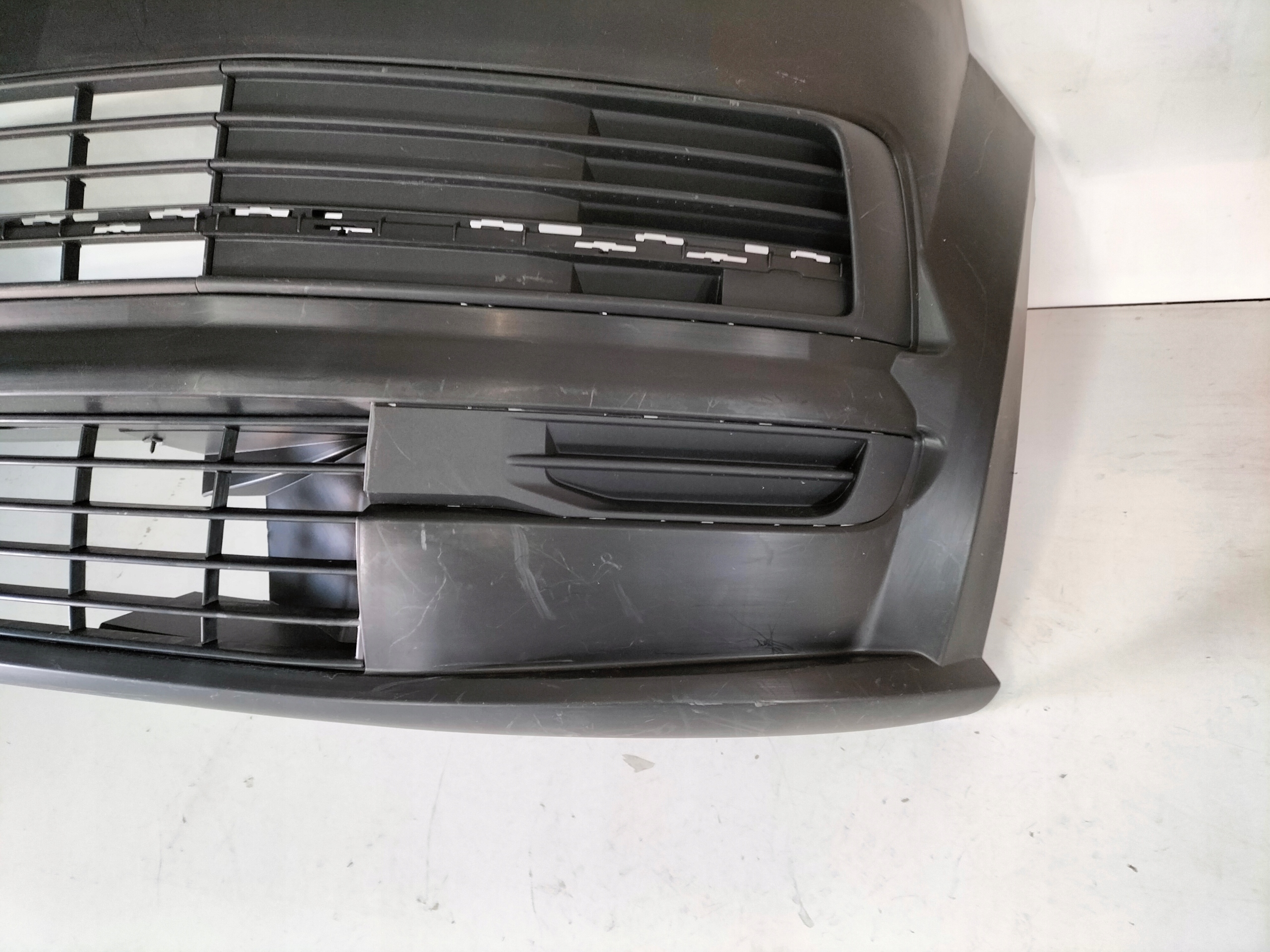 PREDNÝ NÁRAZNÍK VW T6 MULTIVAN 16- TUNING