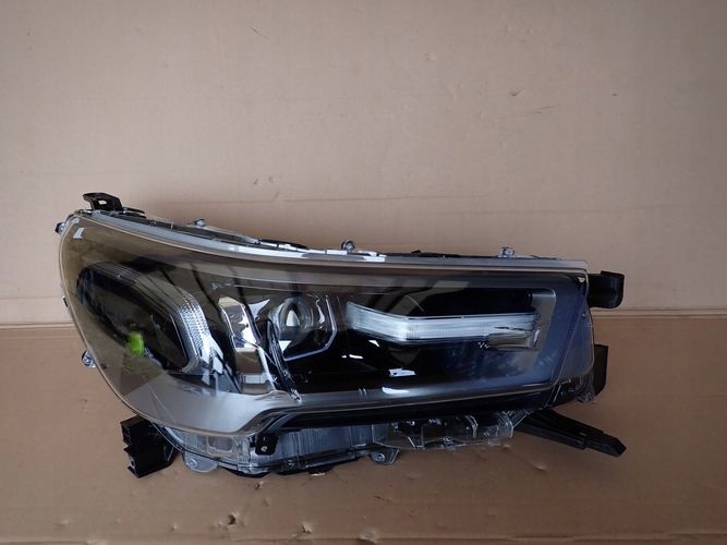 TOYOTA HILUX VIII 8 FULL LED 20- PRAVE PREDNE SVETLO 81110-YP431