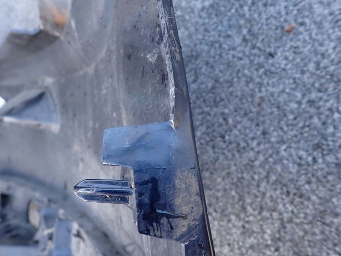 AUDI Q3 11- ĽAVÝ ROH PREDNÉHO NÁRAZNÍKA