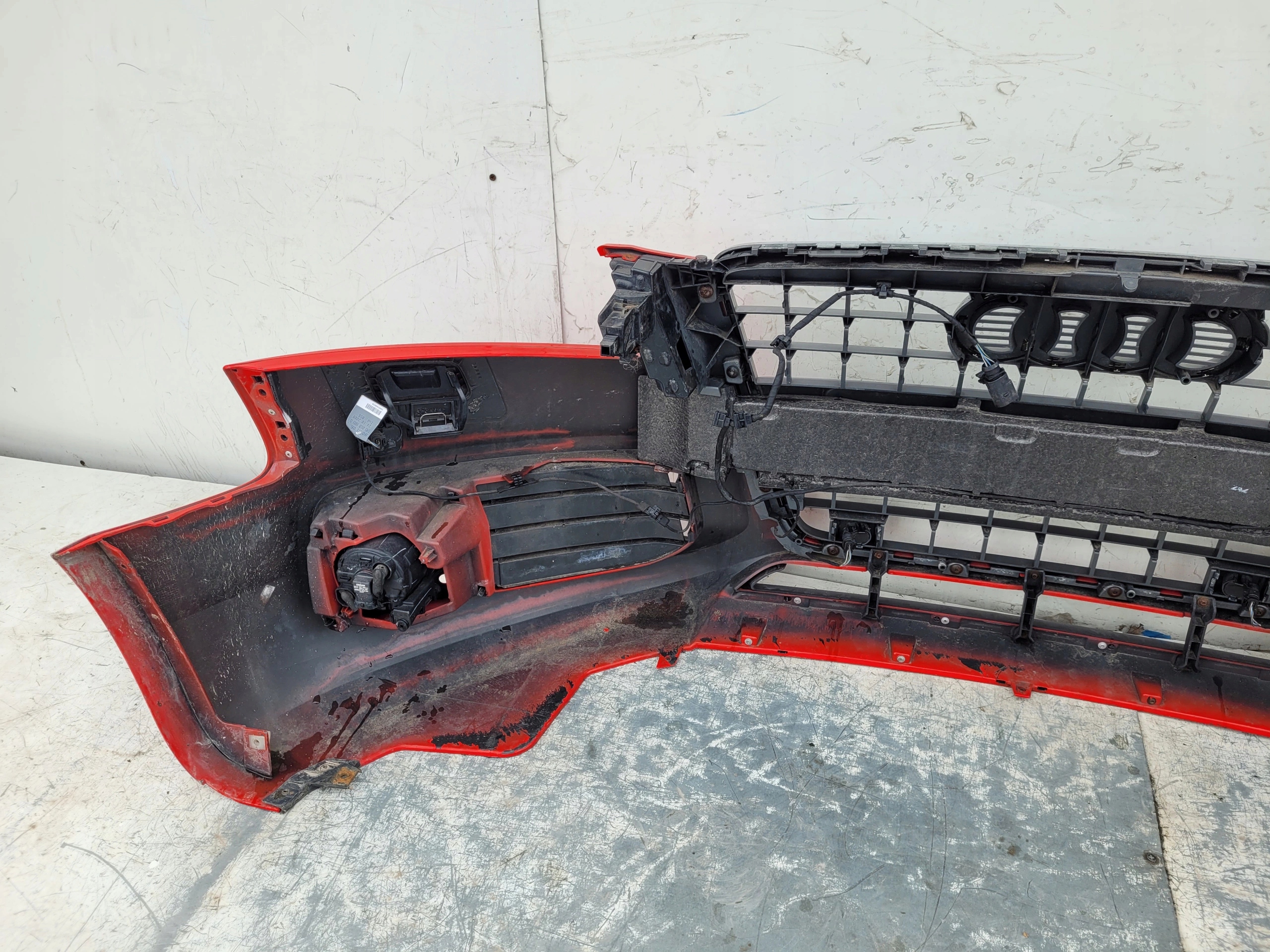 AUDI S5 8T XENON PDC 8T0807437D PREDNÝ NÁRAZNÍK