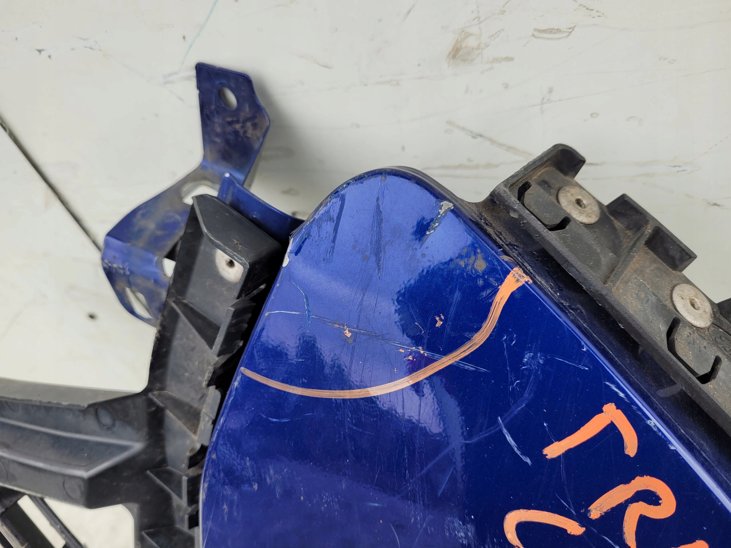 FORD TRANSIT CUSTOM ĽAVÝ PREDNÝ BLATNÍK