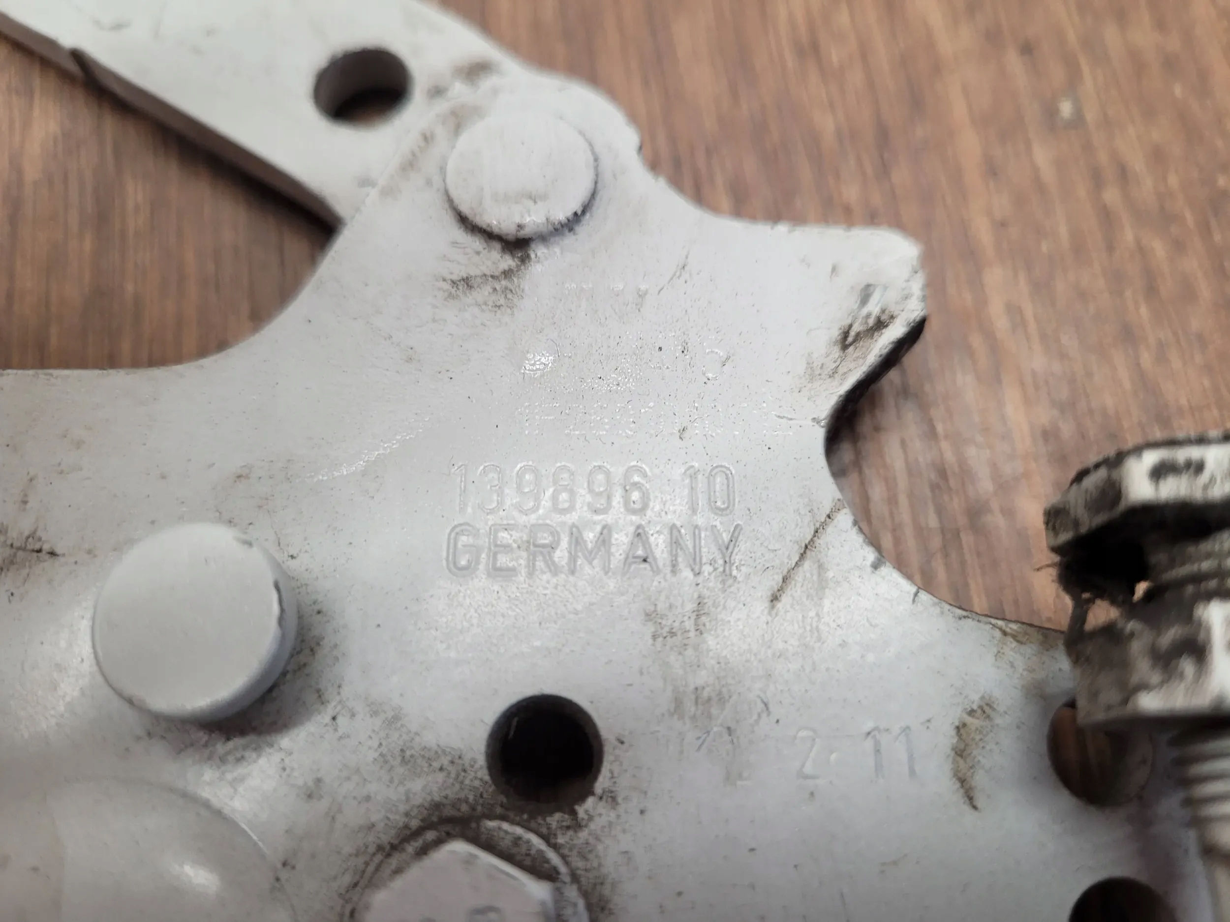 BMW 1 F20 F21 13989610 LAVY PANT PREDNEJ KAPOTY