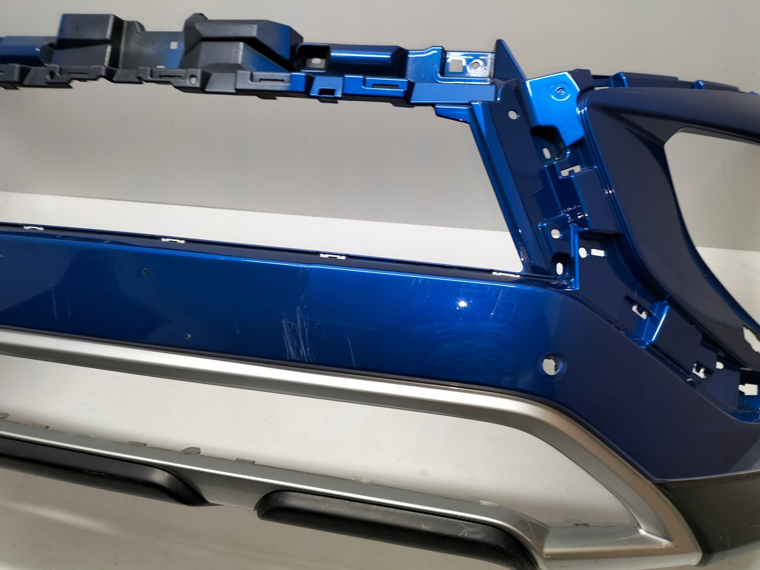 PREDNÝ NÁRAZNÍK MITSUBISHI ECLIPSE LIFT 21-