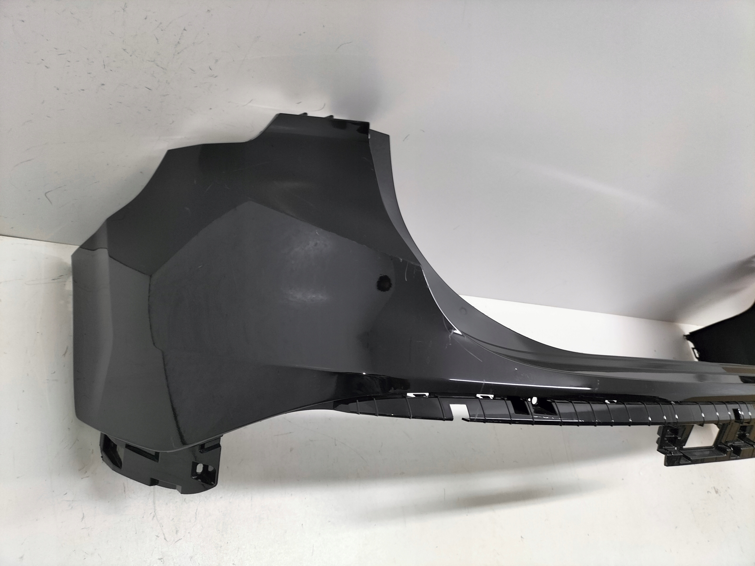 ZADNÝ NÁRAZNÍK HYUNDAI SANTA FE IV LIFT 21-