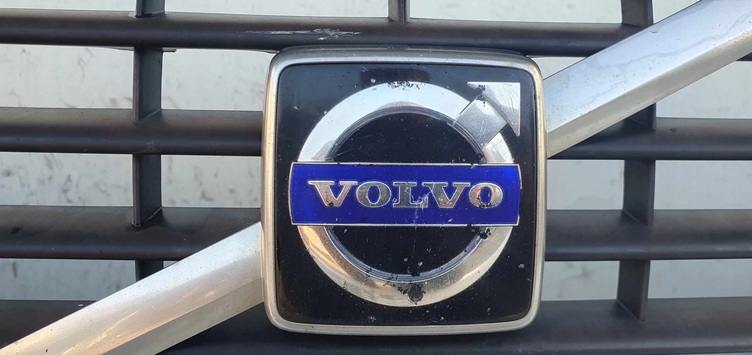 VOLVO V50 LIFT 07- XENON R DESIGN PREDNÝ NÁRAZNÍK