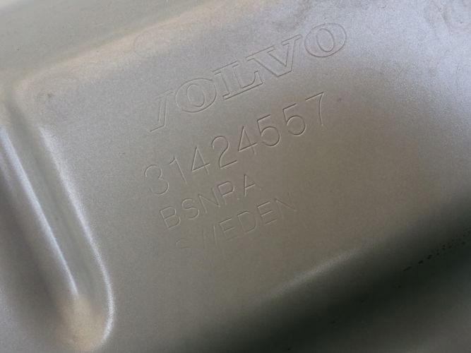 VOLVO XC60 II 16- PREDNÁ KAPOTA