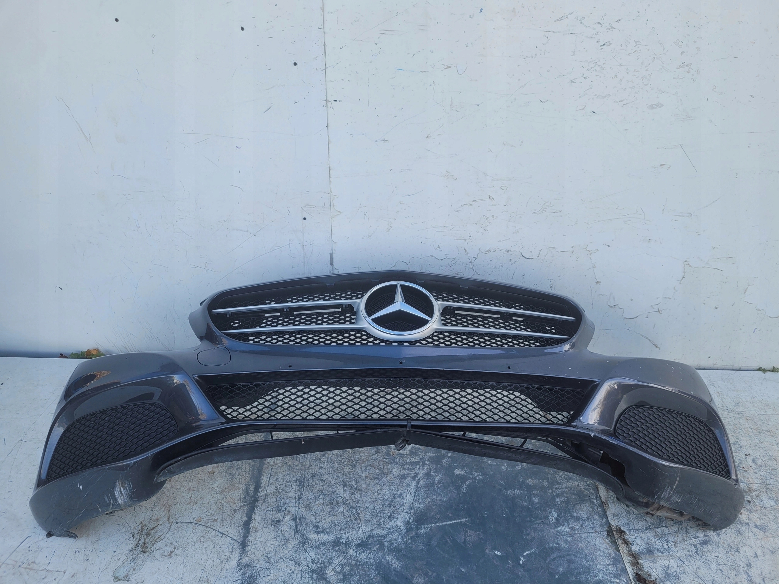 MERCEDES C W205 PREDNÝ NÁRAZNÍK