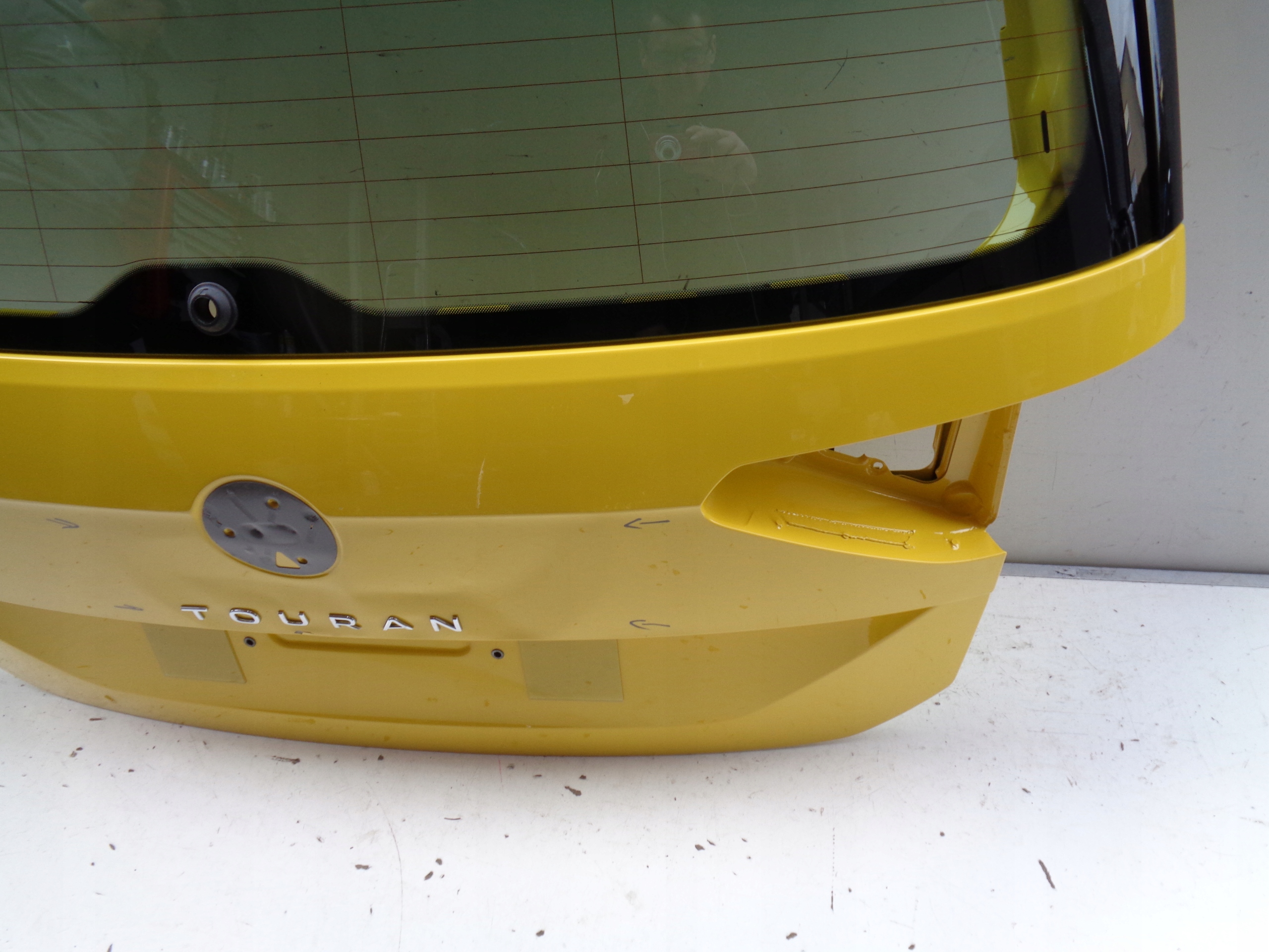 ZADNÁ KAPOTA VW TOURAN 5TA 16- SKLO NR 39481