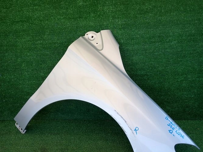 MERCEDES W246 B-KLASA 12- PRAVY PREDNY BLATNIK