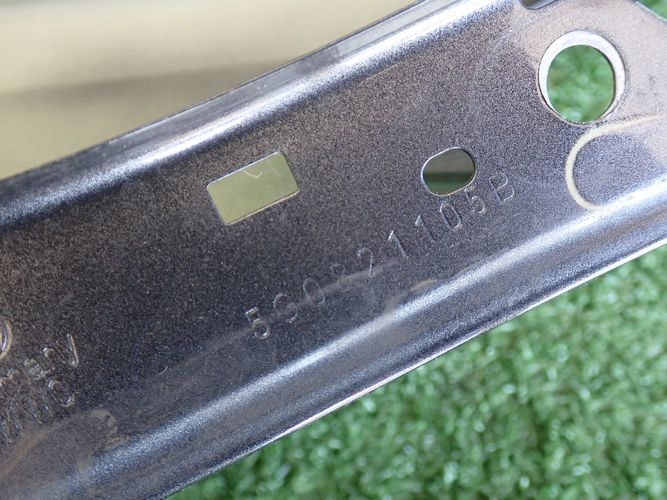 VW GOLF VII LIFT 17- ĽAVÝ PREDNÝ BLATNÍK