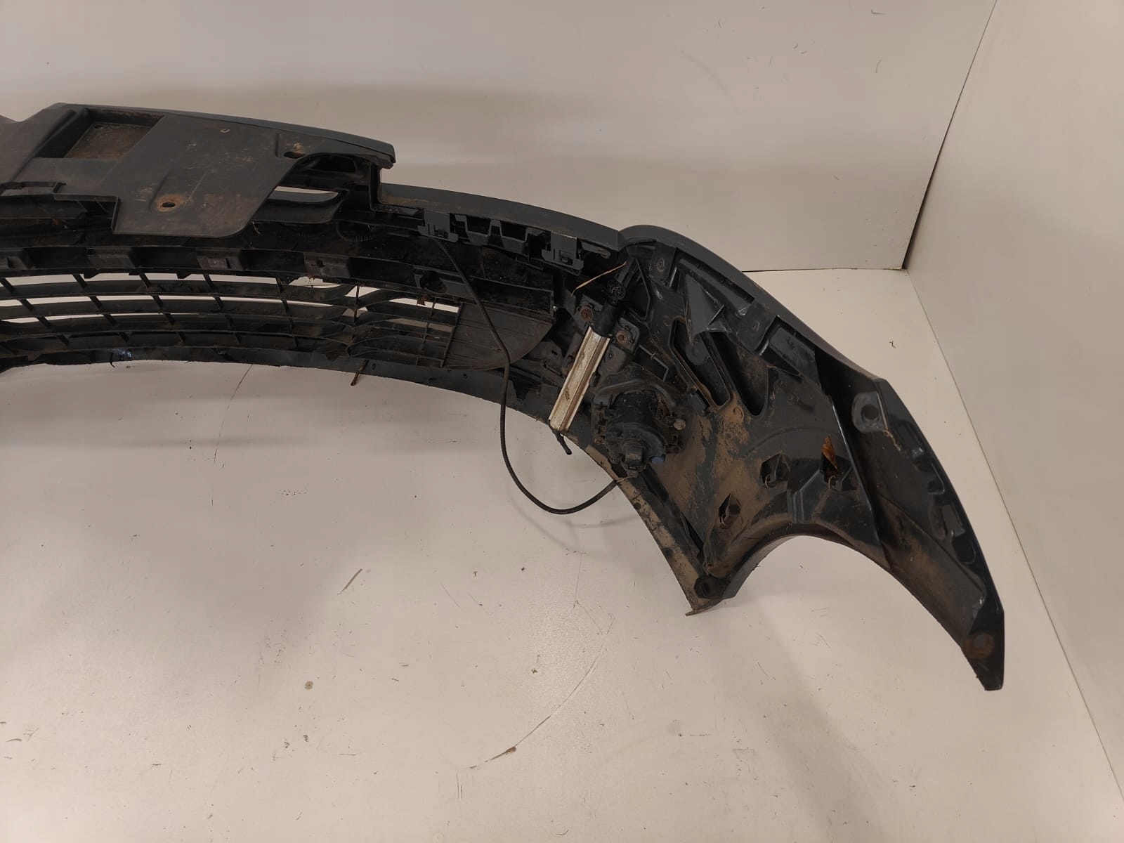 Renault Megane III 08-12 PREDNÝ NÁRAZNÍK KOMPLETNY OSTREKOVAČE