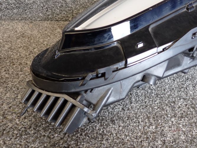 TESLA III FULL LED LAVE PREDNE SVETLO 1077375-00