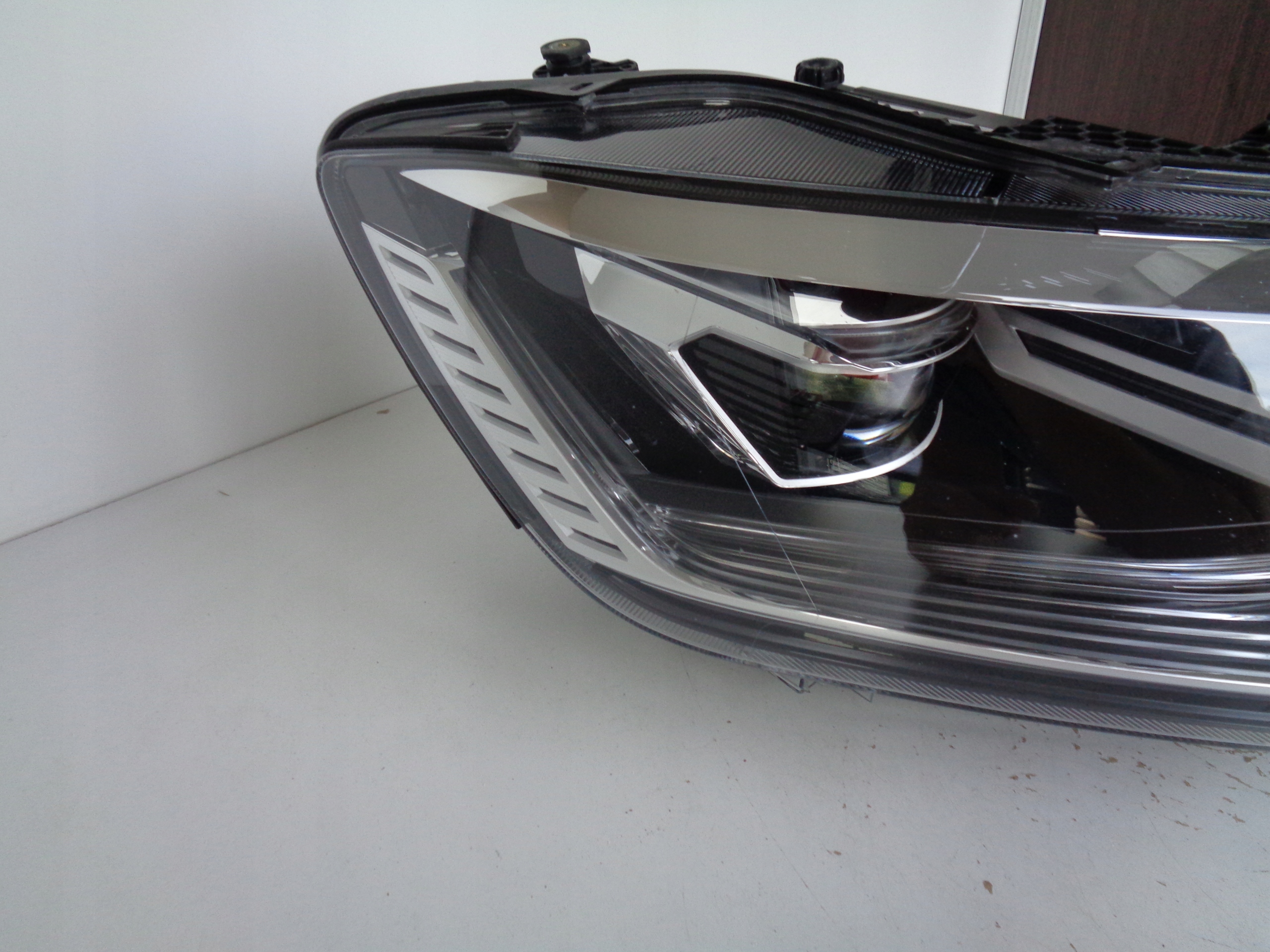PRAVE PREDNE SVETLO VW CADDY 2K7 21- FULL LED