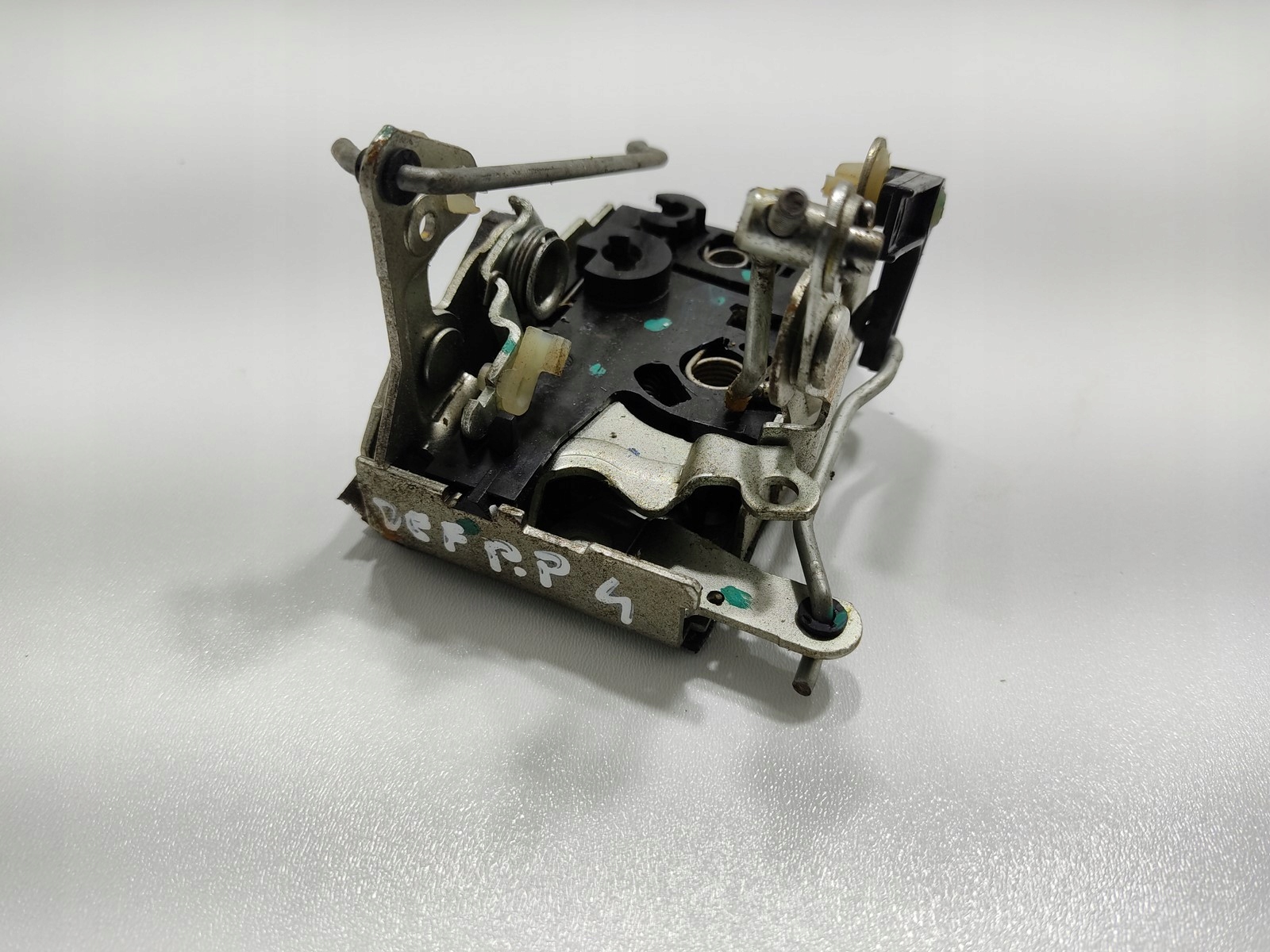 ZAMOK PRAVYCH PREDNYCH DVERI LAND ROVER DEFENDER 1999-2014 EUROPA