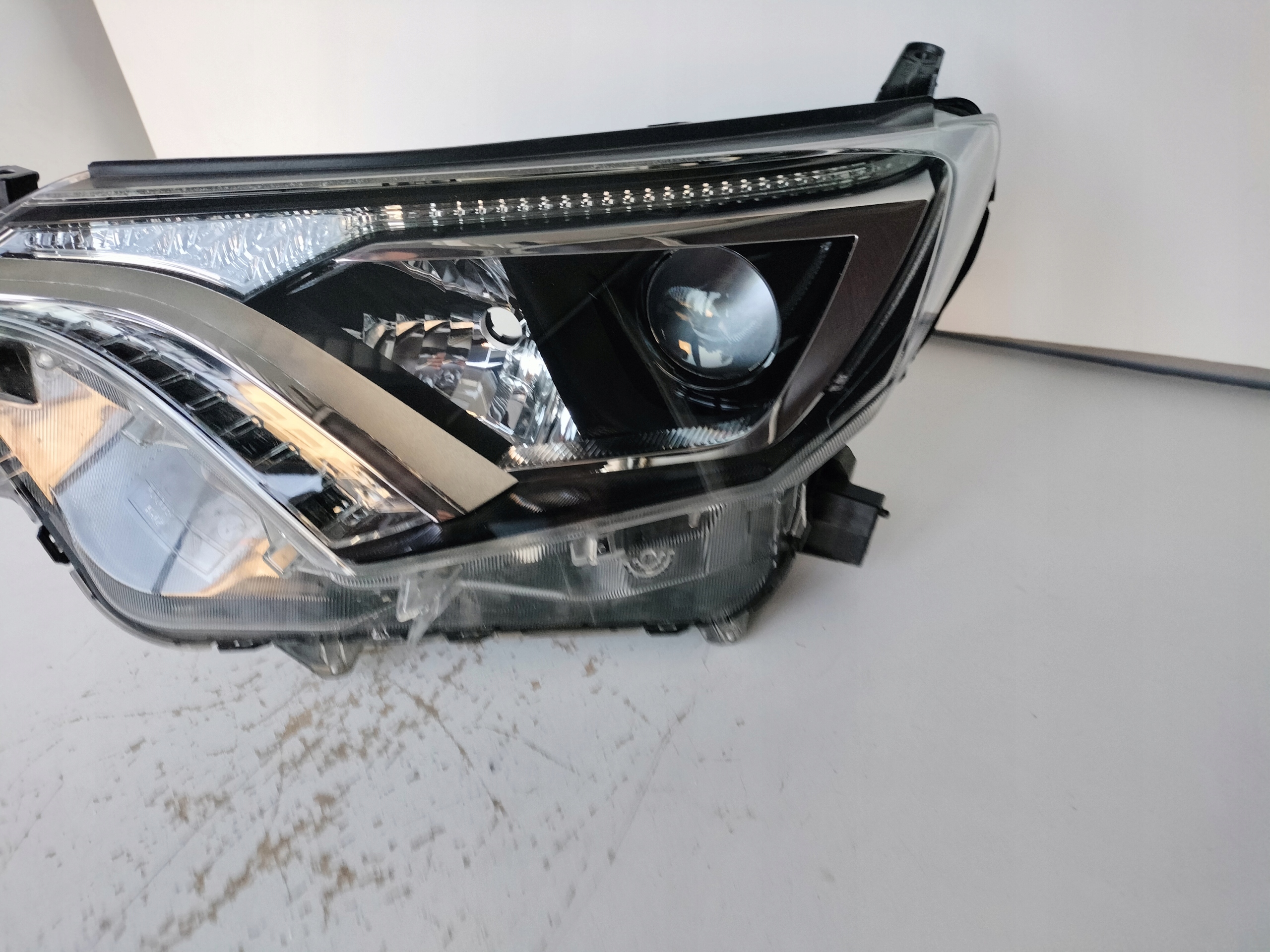 LAVE PREDNE SVETLO TOYOTA RAV 4 16- LIFT LED
