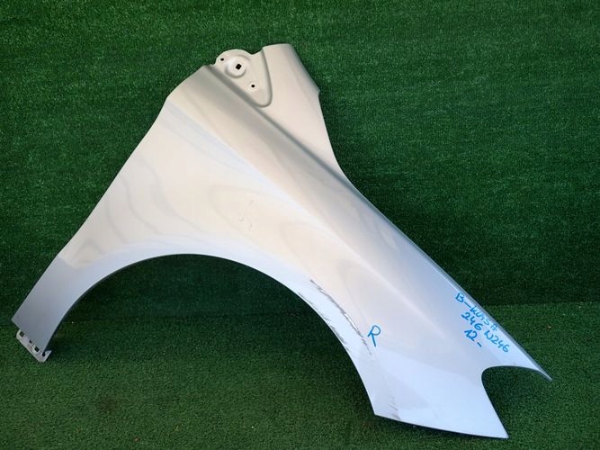 MERCEDES W246 B-KLASA 12- PRAVY PREDNY BLATNIK