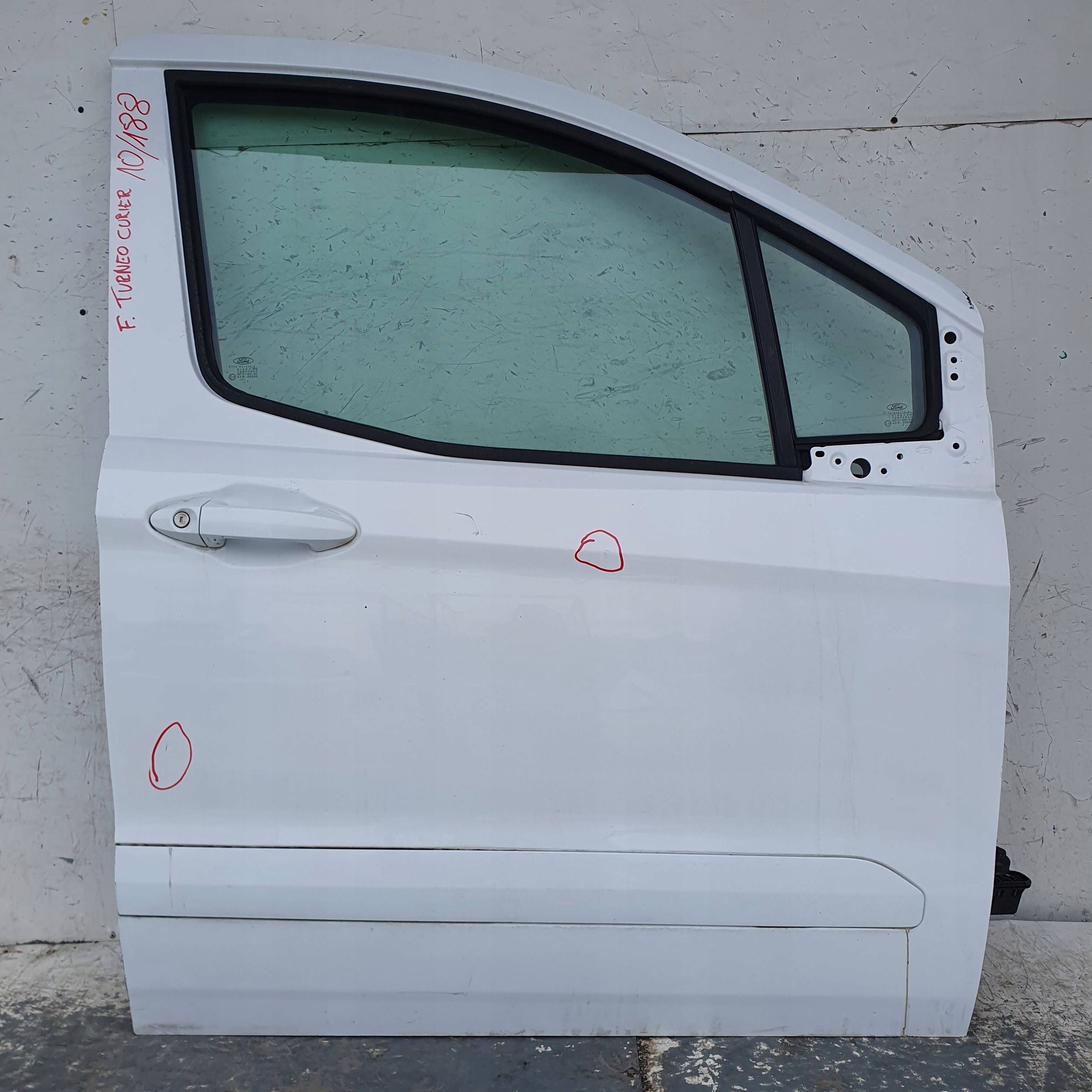 Ford Transit Courier mk2 PRAVÉ PREDNÉ DVERE