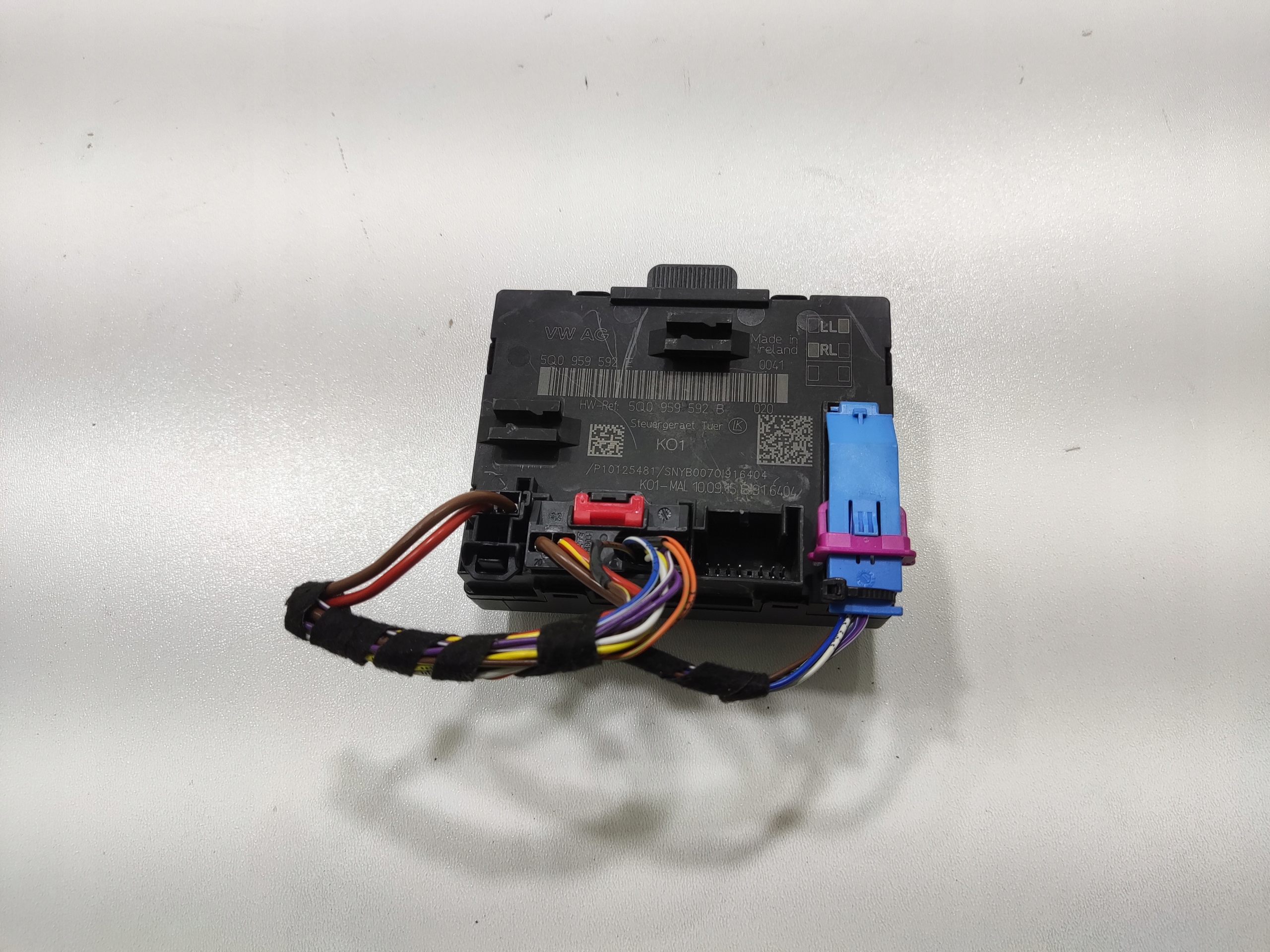 MODUL RIADIACA JEDNOTKA PRAVE PREDNE DVERE VOLKSWAGEN GOLF VII 5Q0959592B