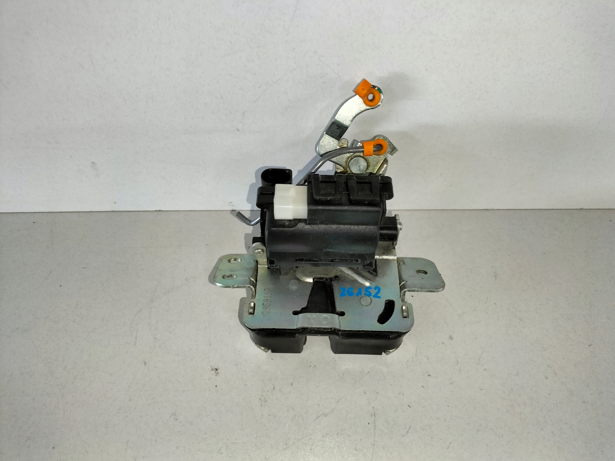 ZAMOK ZADNEJ KAPOTY MITSUBISHI COLT VI Z30 04-
