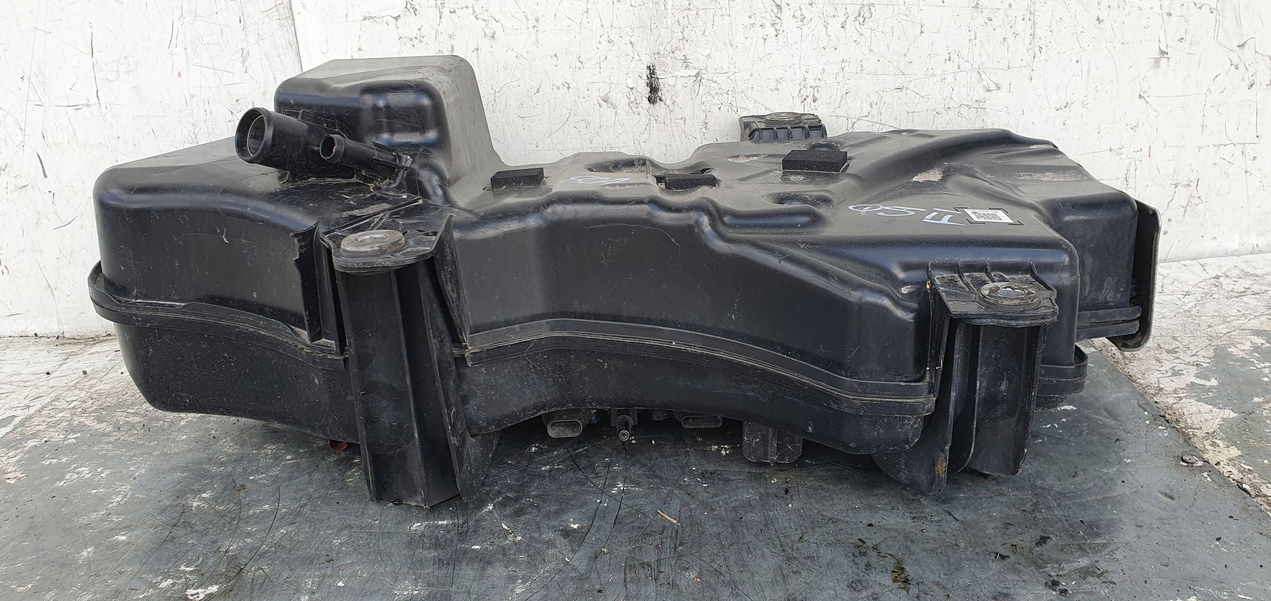 Audi Q5 II 80A131878AQ NADOBKA KVAPALINY AdBlue