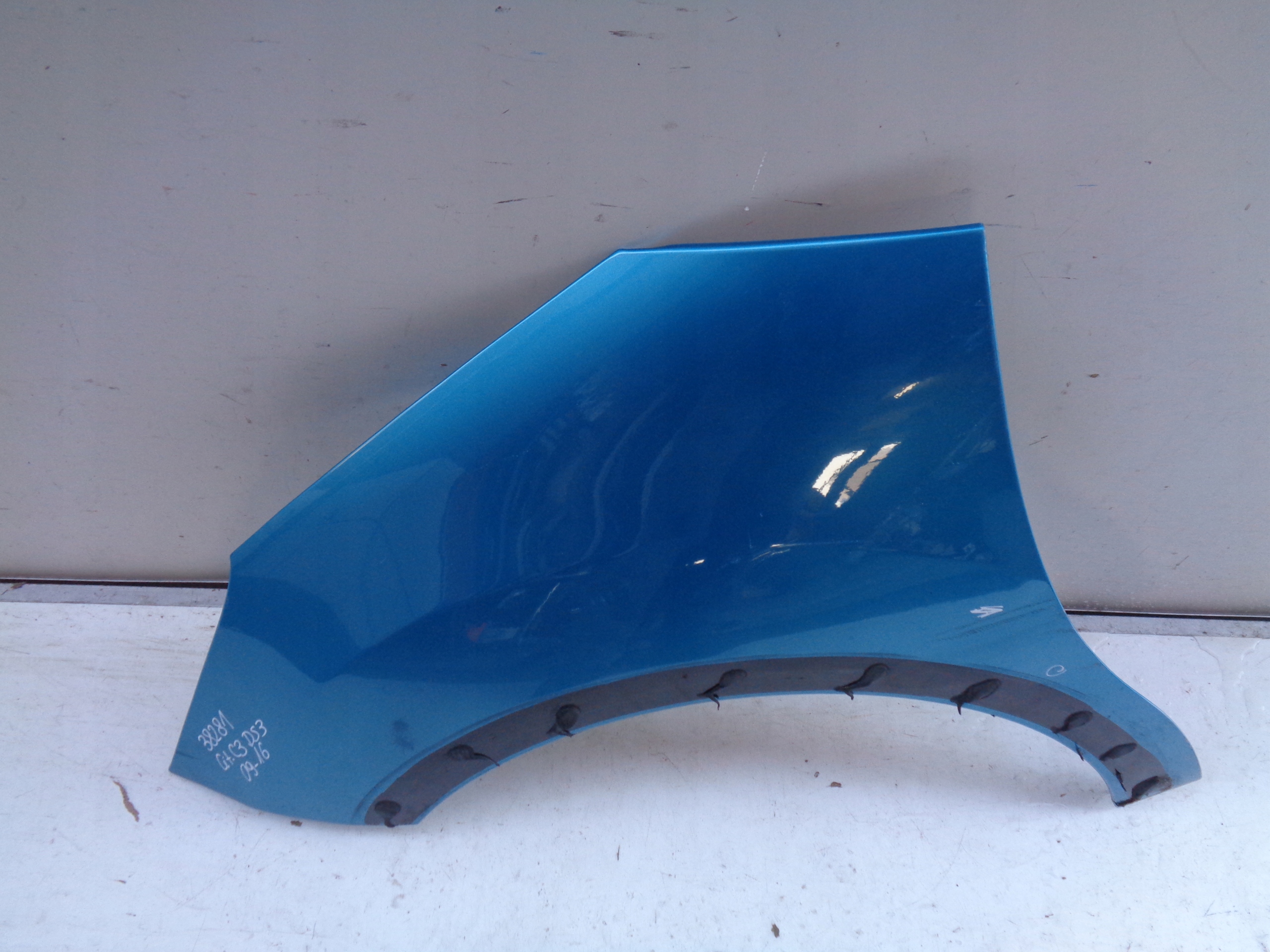 ĽAVÝ PREDNÝ BLATNÍK CITROEN C3 DS3 09- NR 38281