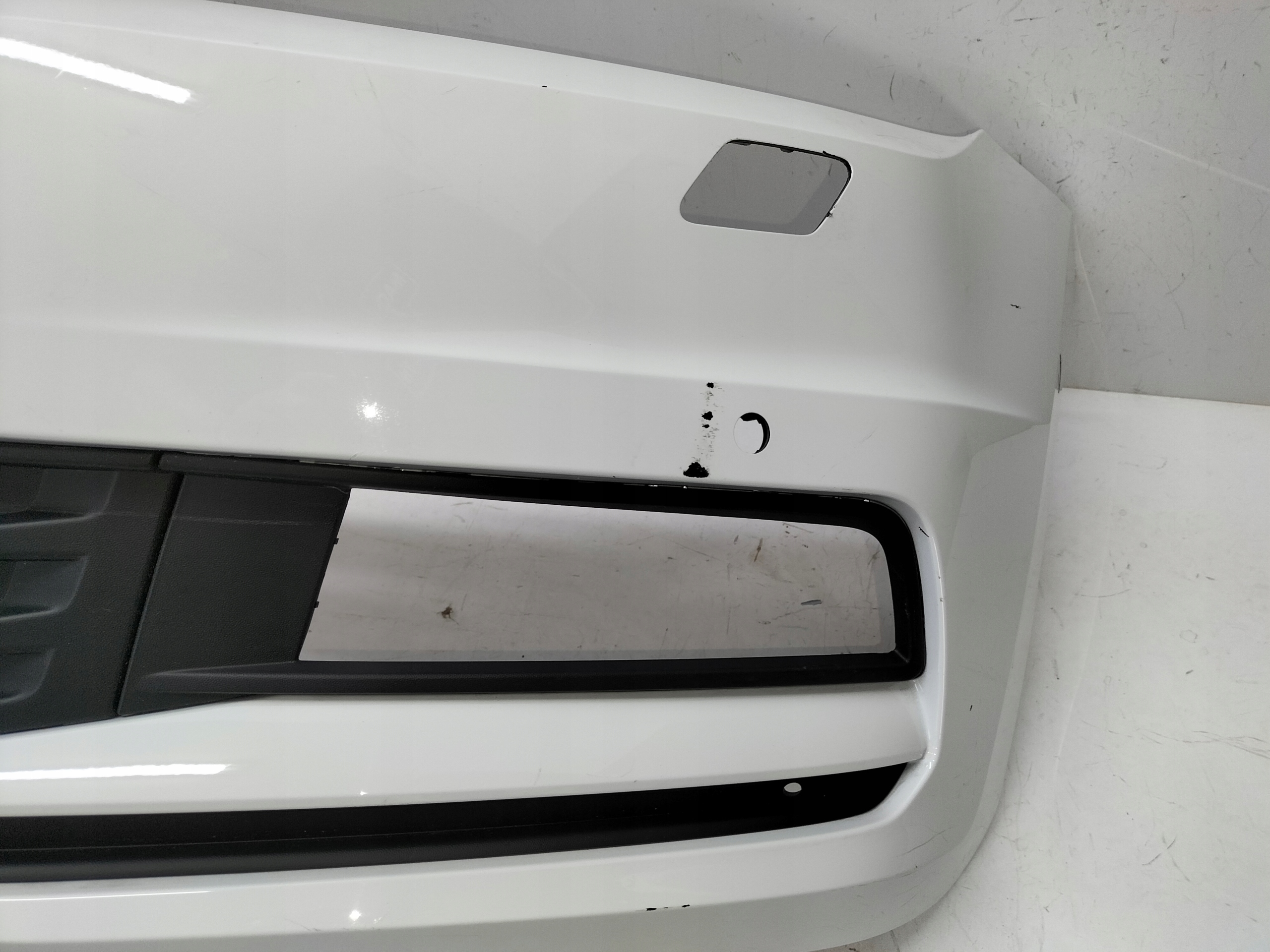 PREDNÝ NÁRAZNÍK VW TOURAN III 15-