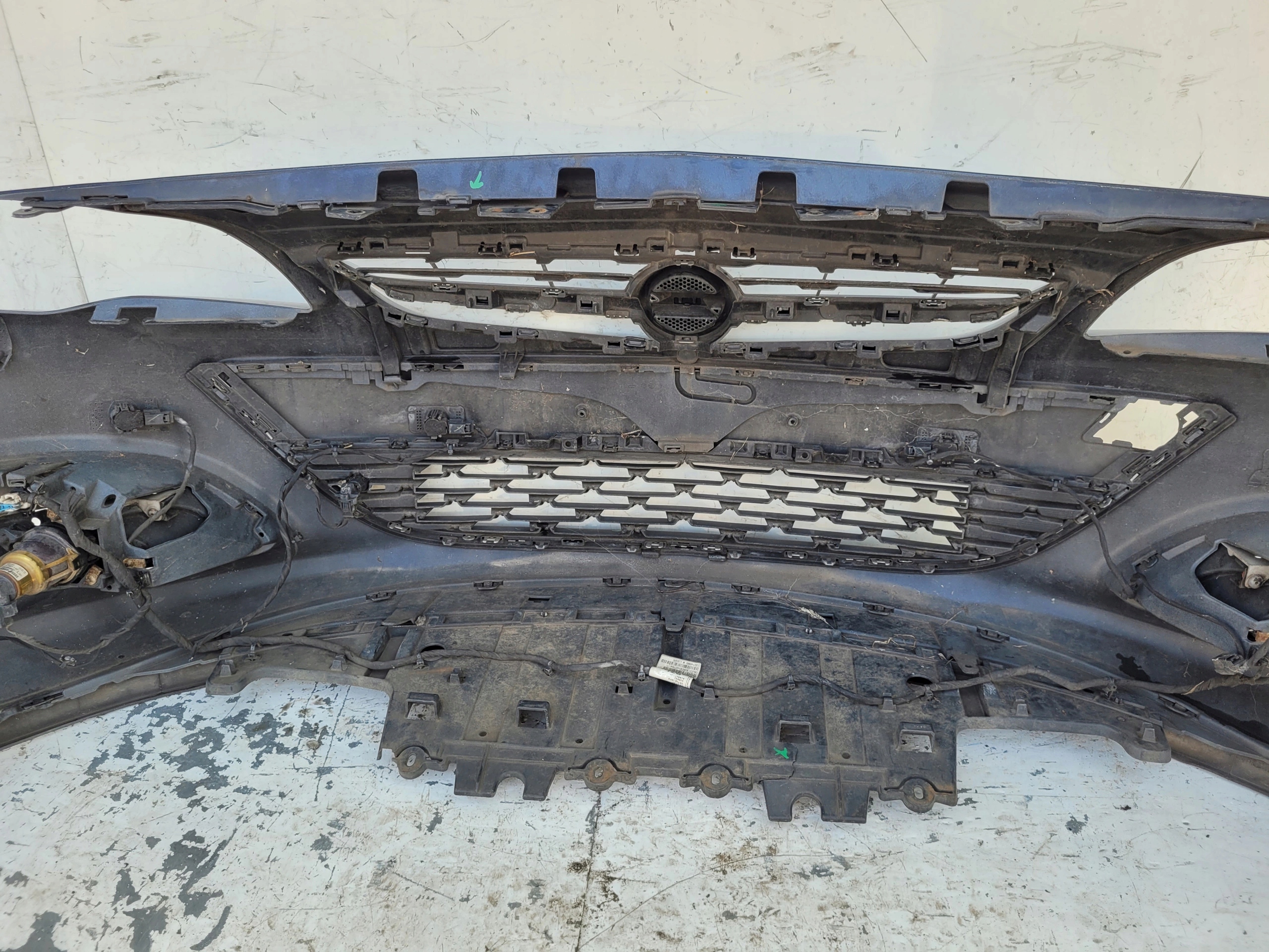 OPEL ASTRA J LIFT XENON PDC PREDNÝ NÁRAZNÍK
