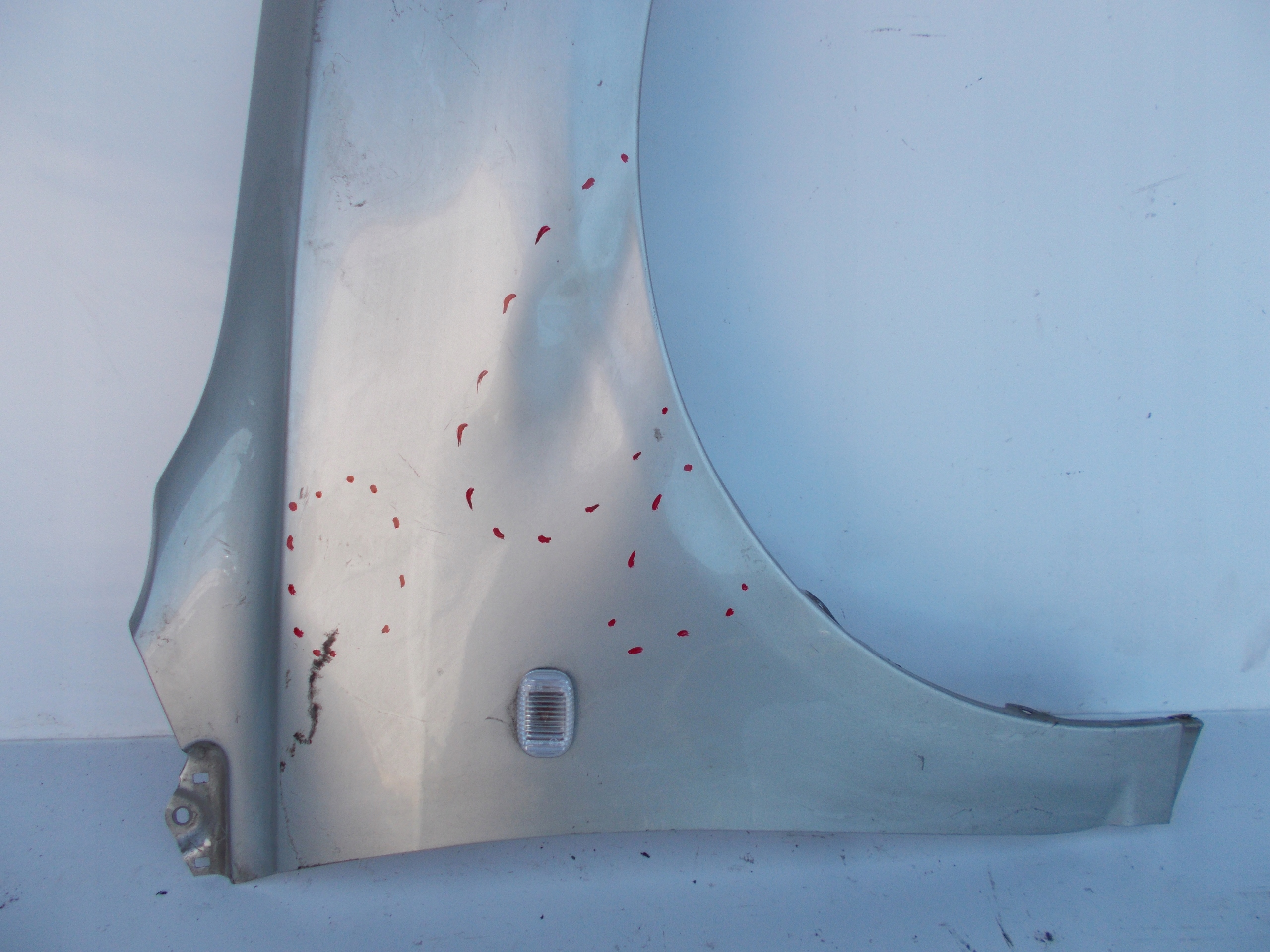 PRAVY PREDNY BLATNIK TOYOTA AVENSIS T25 03-