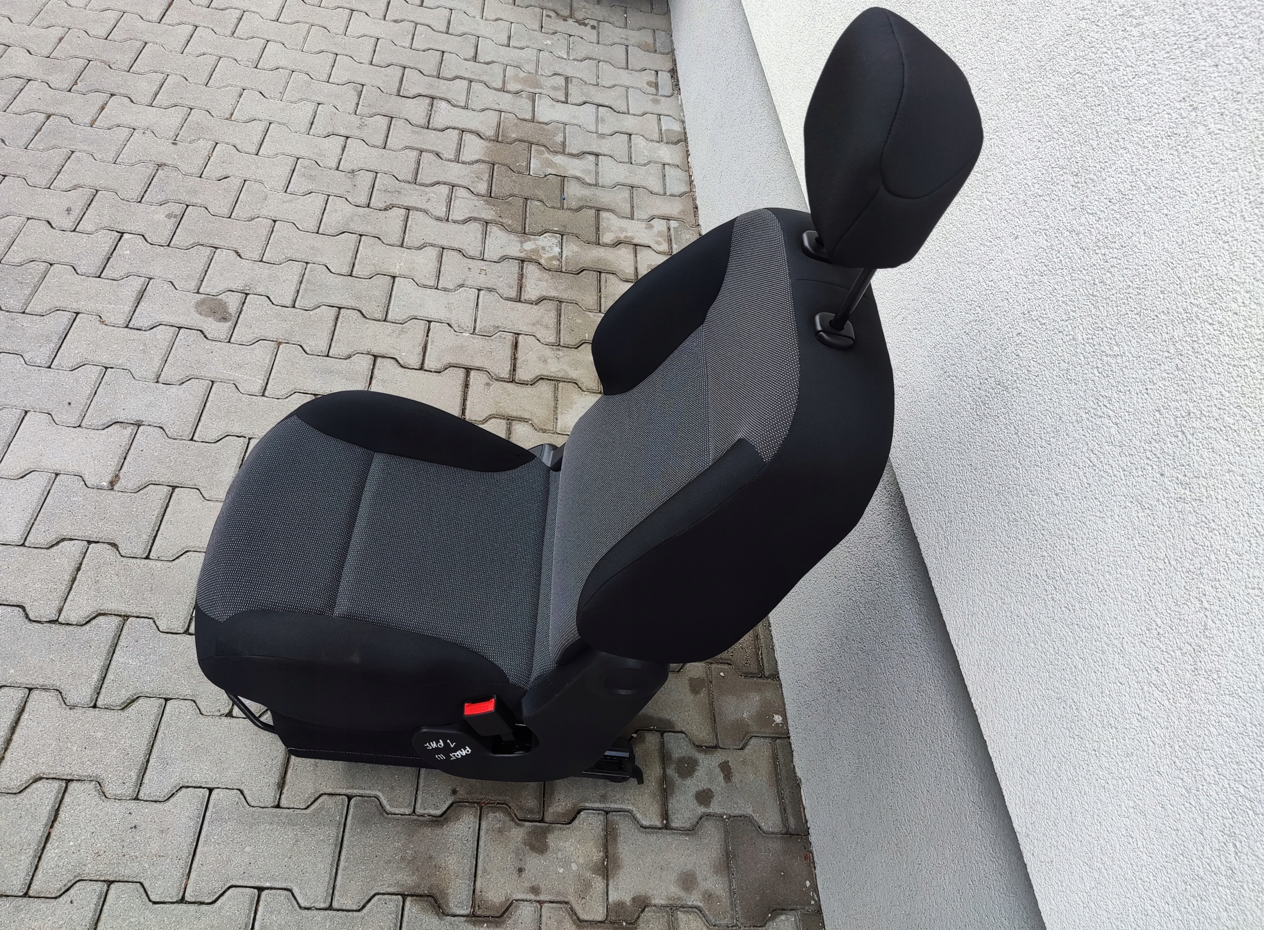 FOTEL PRAVÝ PREDNÝ POD VOLANT  CITROEN BERLINGO PARTNER III 2008-2018