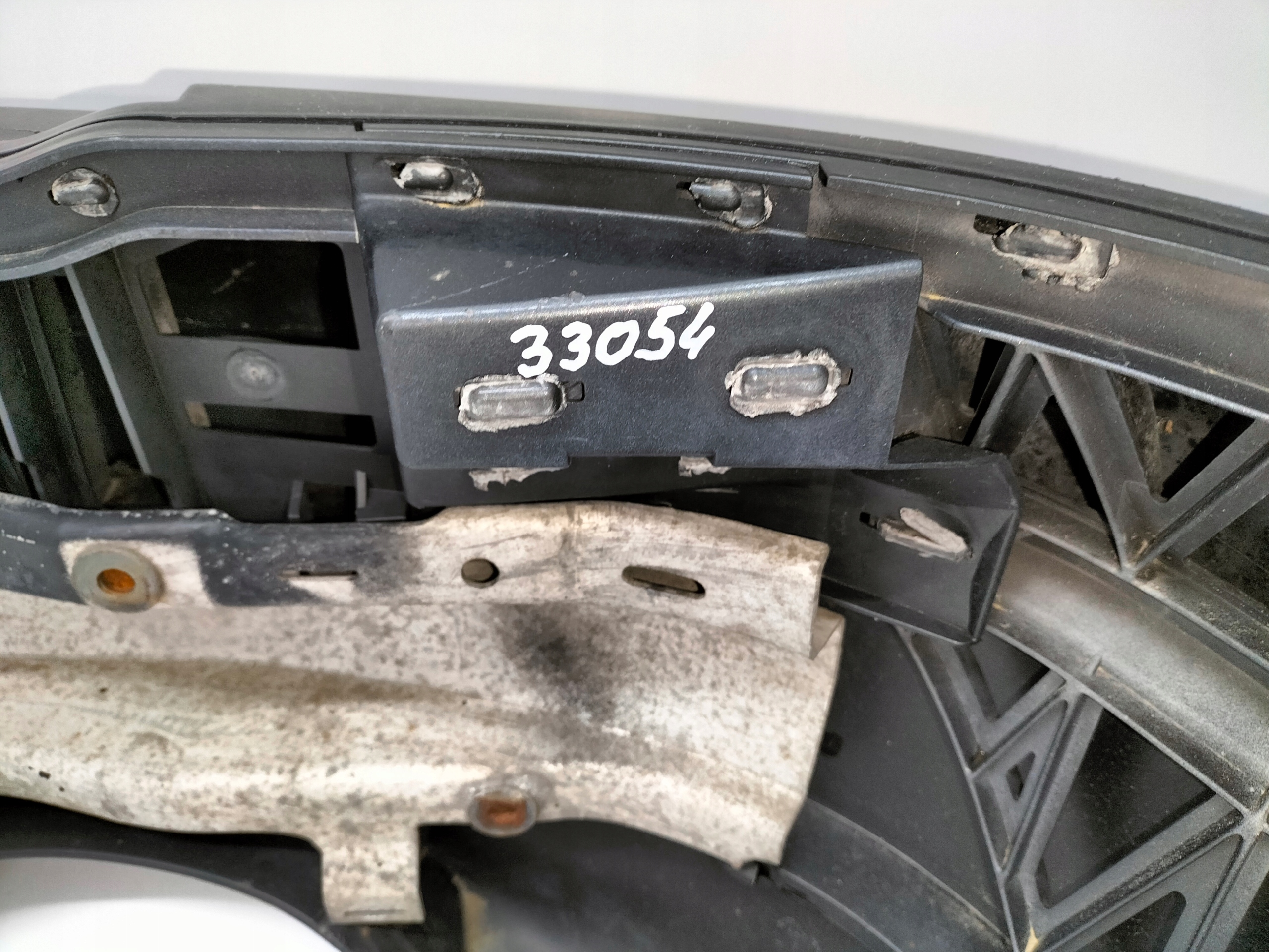 ZADNÝ NÁRAZNÍK AUDI A4 B5 LIFT 99-01 SEDAN