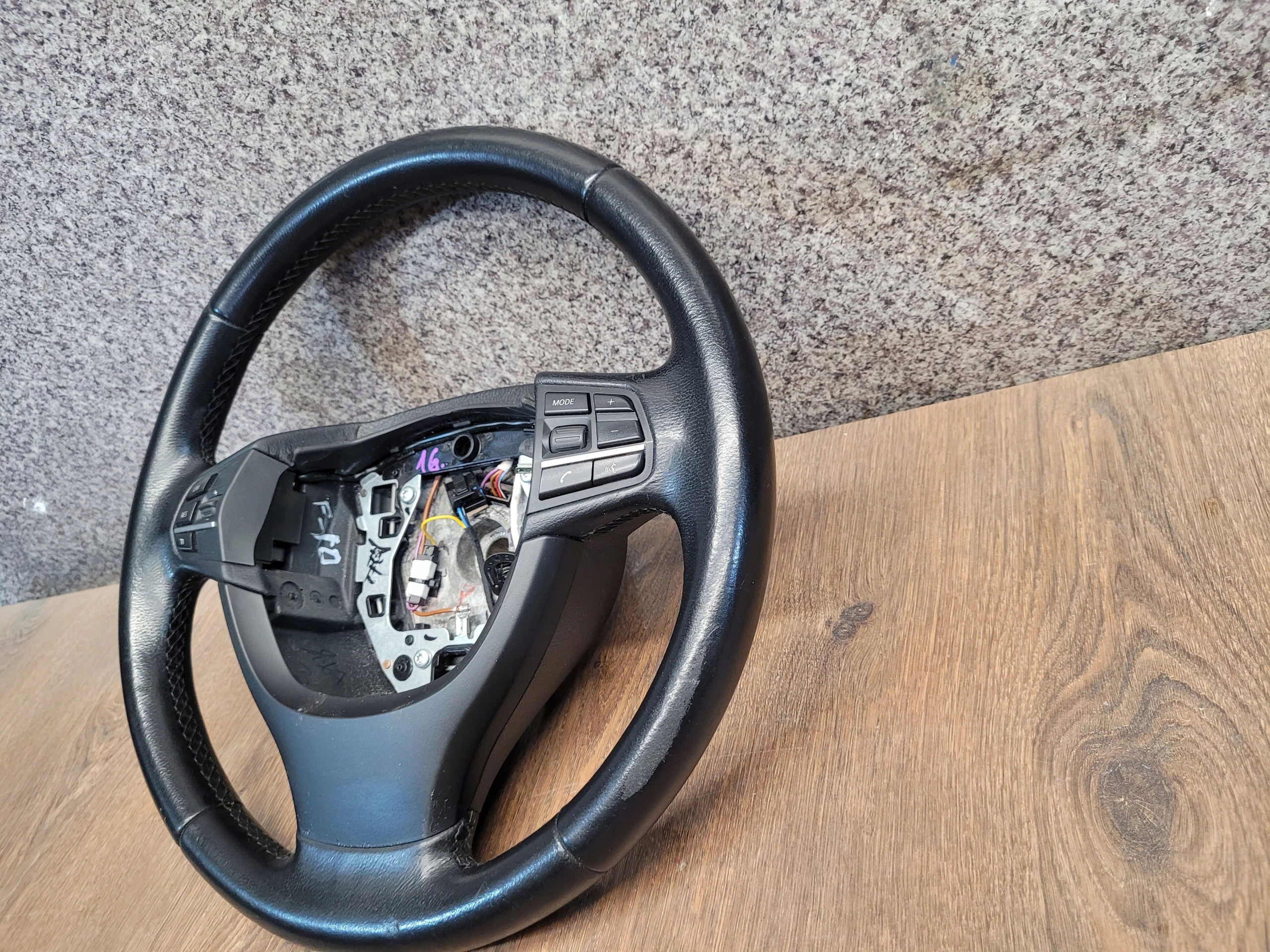 BMW 5 F10 F11 VOLANT MULTIFUNKCIA