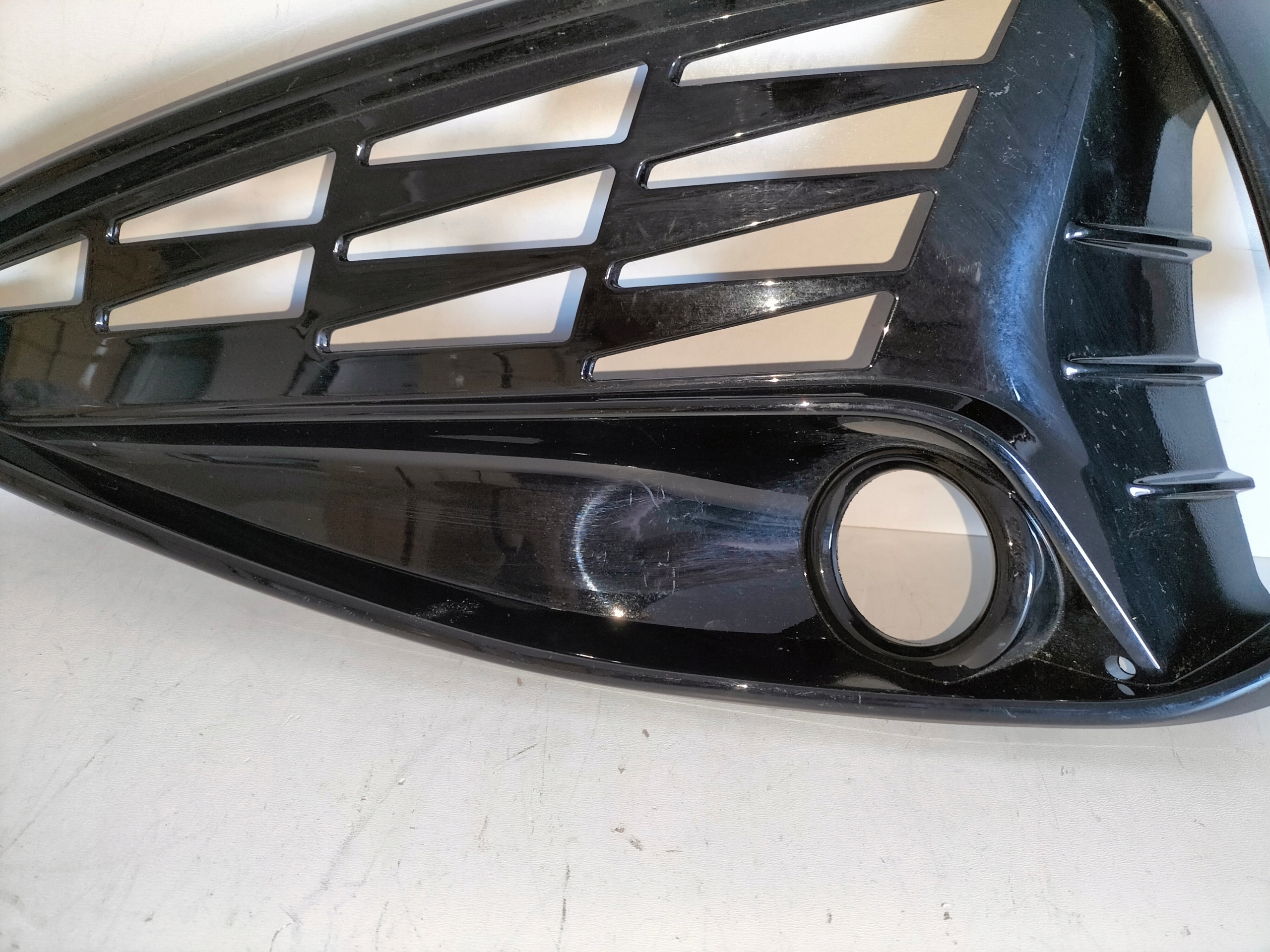 LIŠTA MRIEŽKA PREDNÉHO NÁRAZNÍKA LAVA HYUNDAI I30 III LIFT 20-24