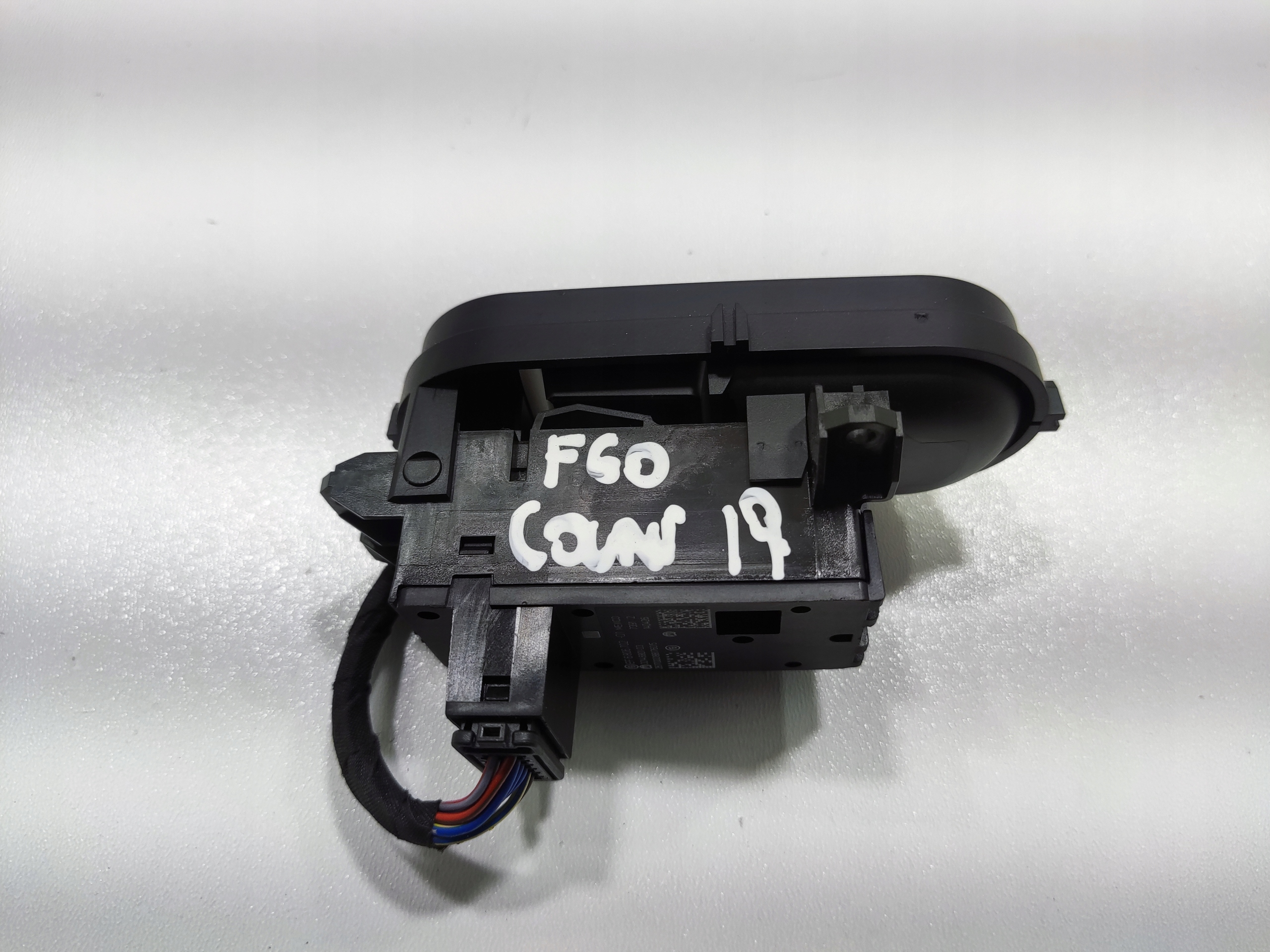 TLACIDLO VYPÍNAČ RUČNEJ BRZDY MINI COUNTRYMAN F60 2016-2020 6806702