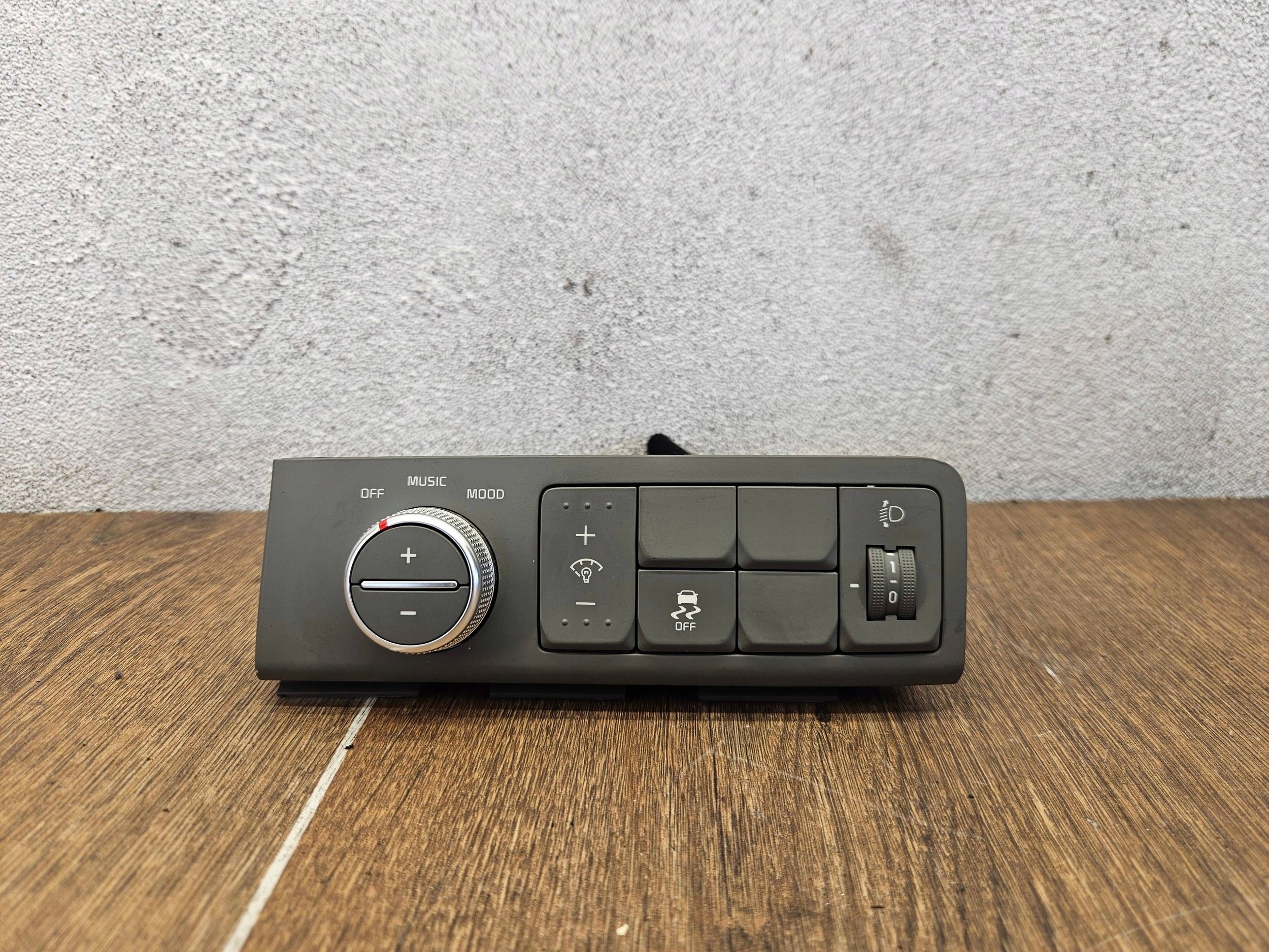 KIA Soul II 2 96790B2610 TLACIDLO GOMBIK SVETIEL