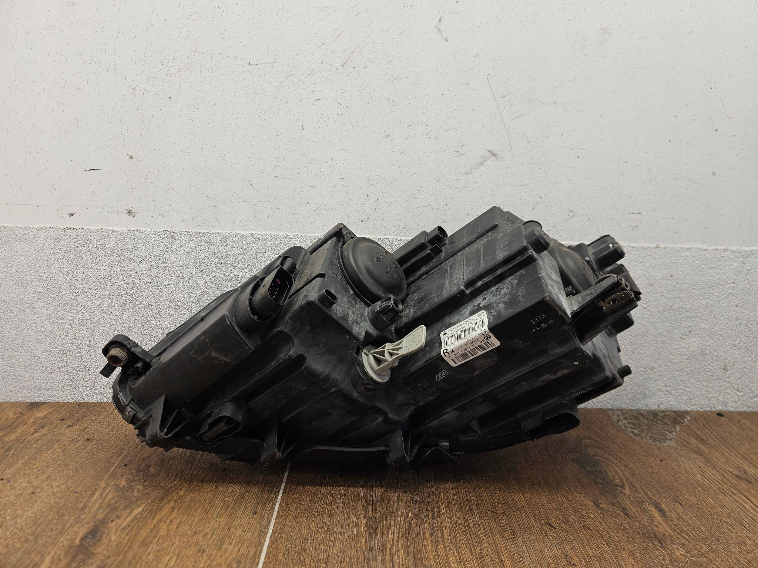 Vw Touran II 2 lift 010- 1T1941006G PRAVÉ PREDNÉ SVETLO
