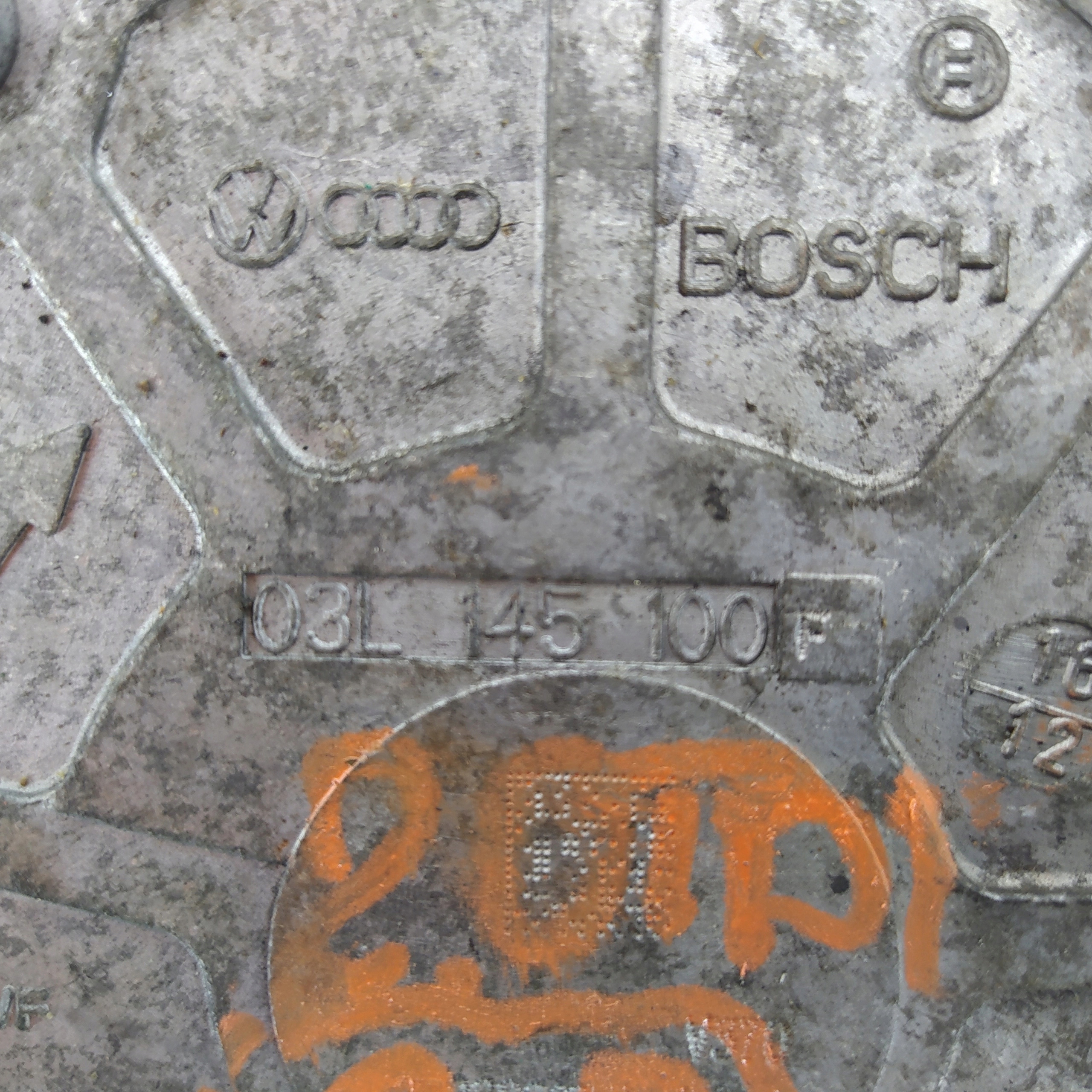 VW PASSAT B7 2.0 TDI VÁKUOVA PUMPA 03L145100F