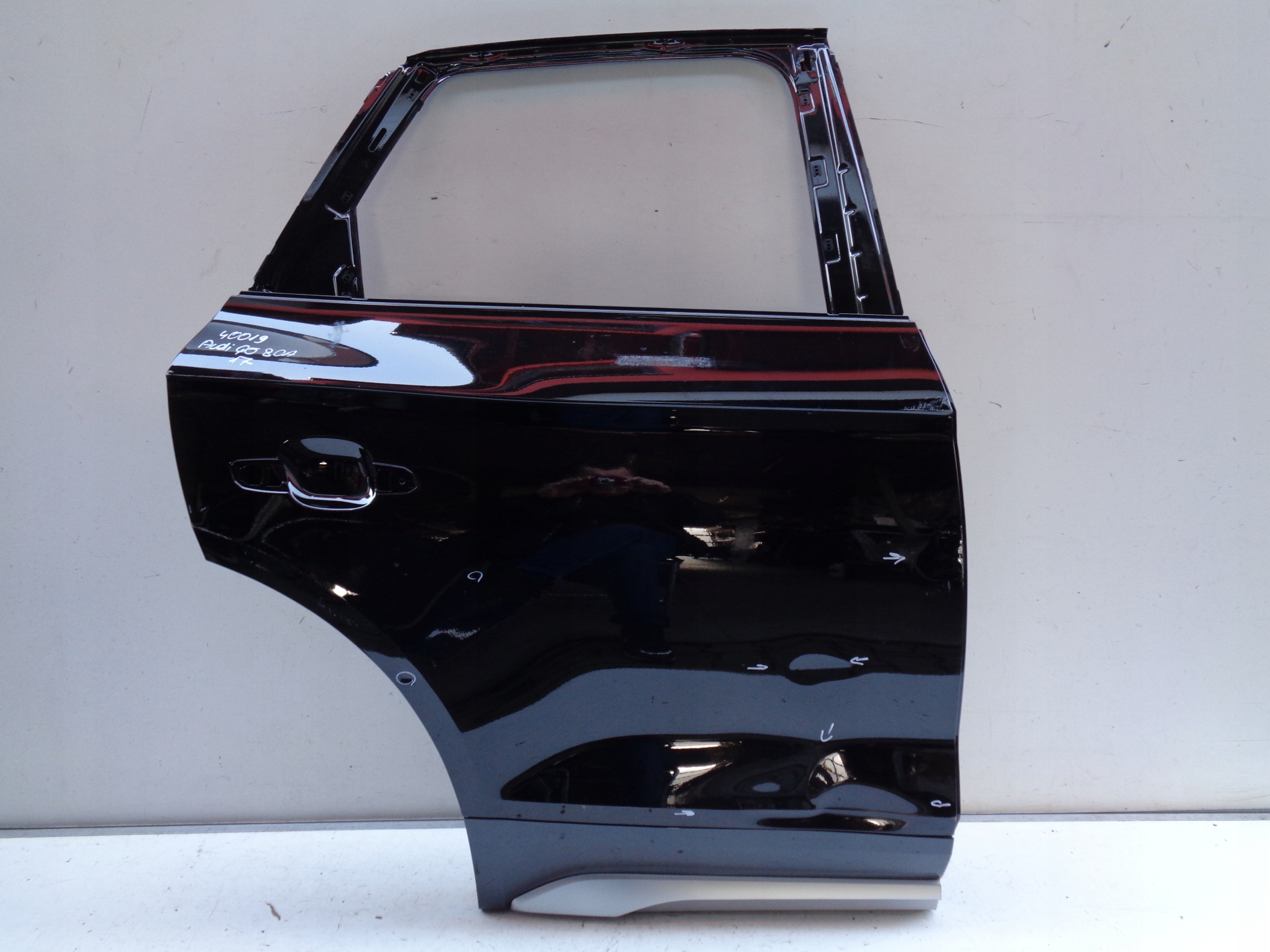 PRAVE ZADNE DVERE AUDI Q5 80A 16- NR 40019
