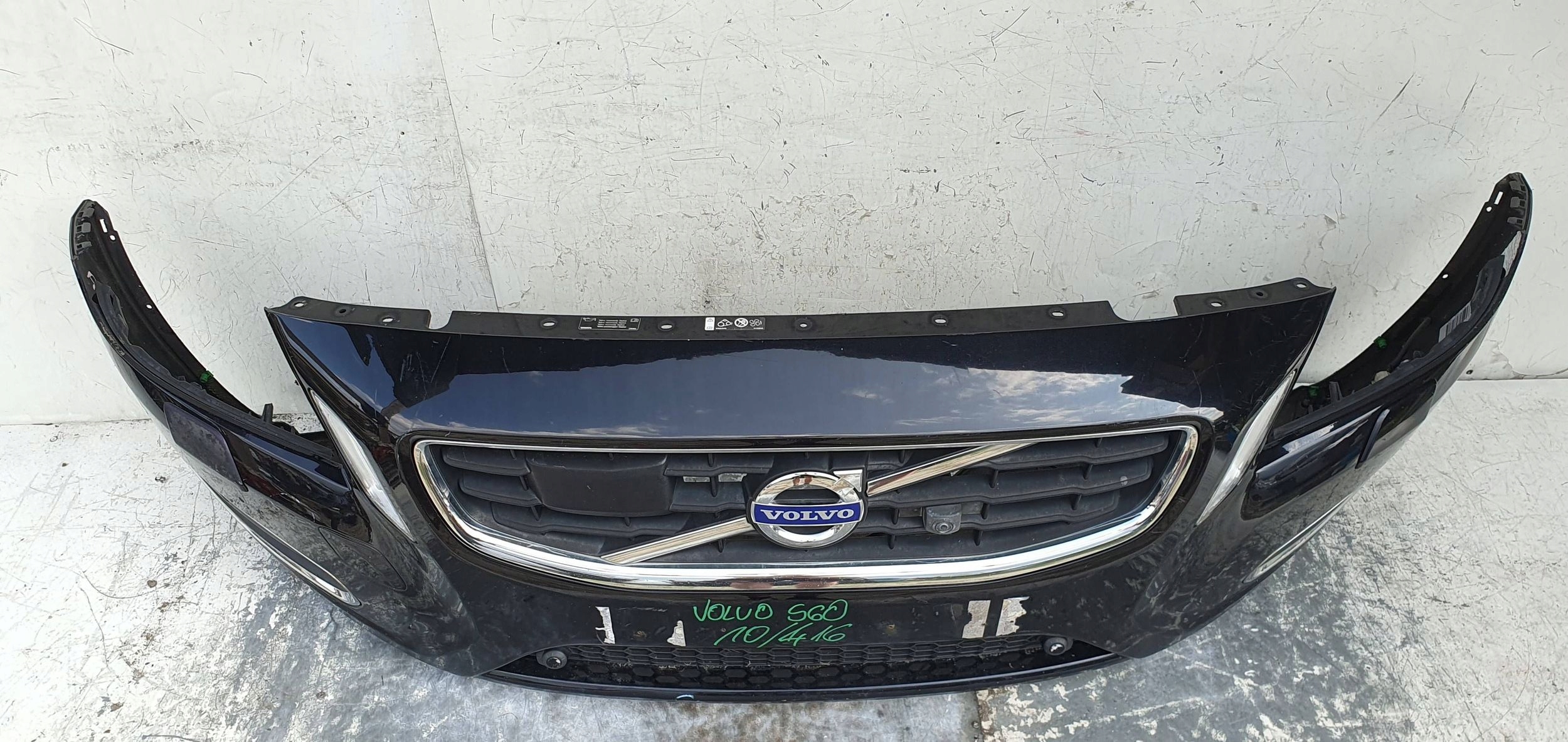 Volvo V60 S60 -013 XENON PDC KAMERA PREDNÝ NÁRAZNÍK 30795006