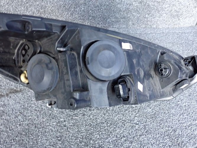 FORD FIESTA MK8 VIII 17- LAVE PREDNE SVETLO OBYČAJNÉ