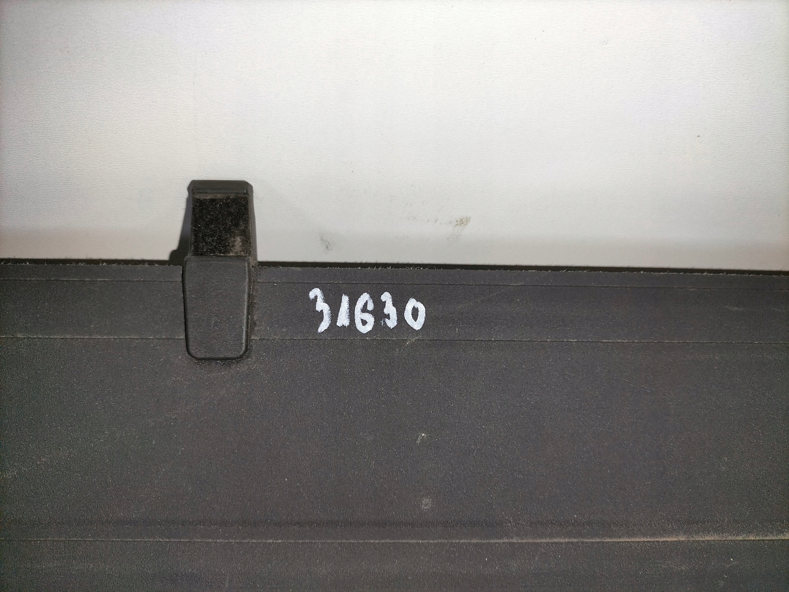 KRYT ZADNEJ ROLETY VOLVO XC60 II 17-