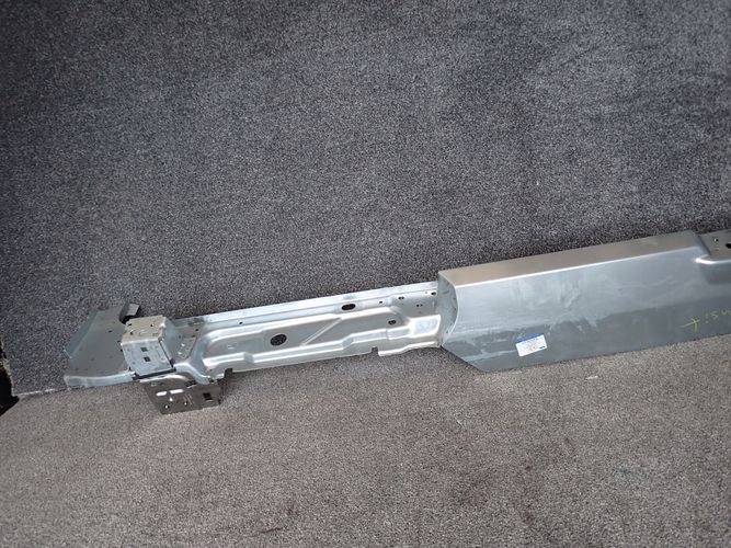 FORD TRANSIT VIII MK8 PRAVÝ ZADNÝ STĹPIK