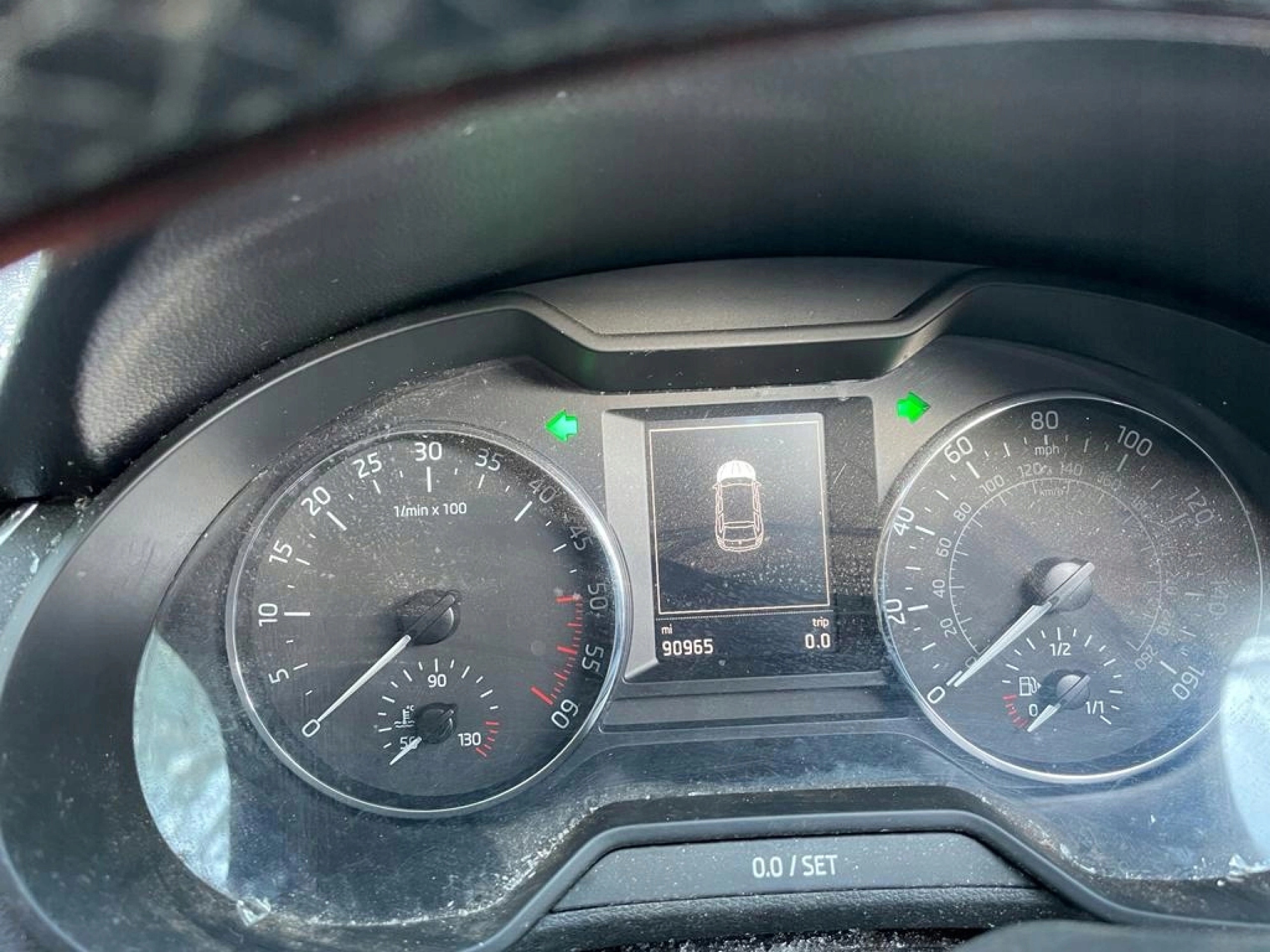 SKODA OCTAVIA III 1.6 TDI VSTREKOVACIA TRYSKA 0445110477 04L130277AJ