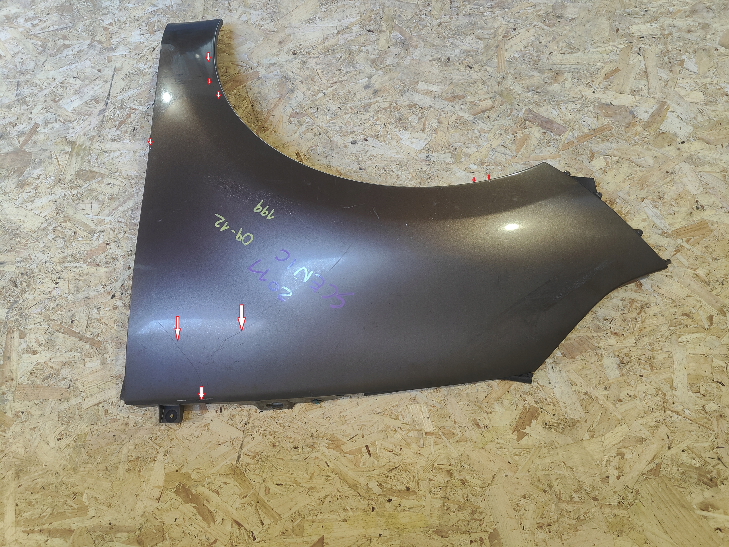 ĽAVÝ PREDNÝ BLATNÍK RENAULT SCENIC 08-12