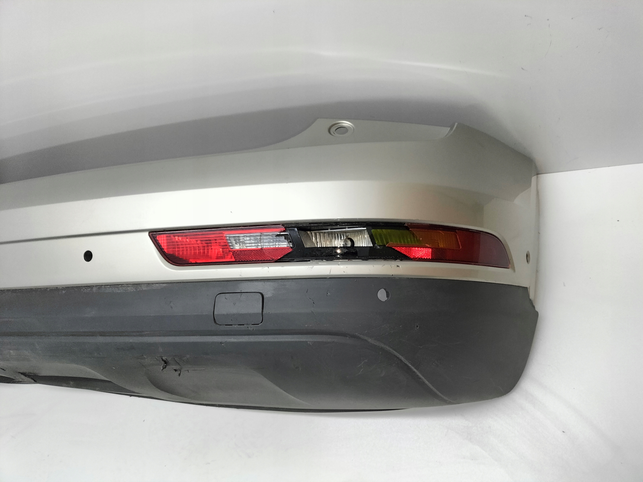 ZADNÝ NÁRAZNÍK AUDI Q3 8U 11-15