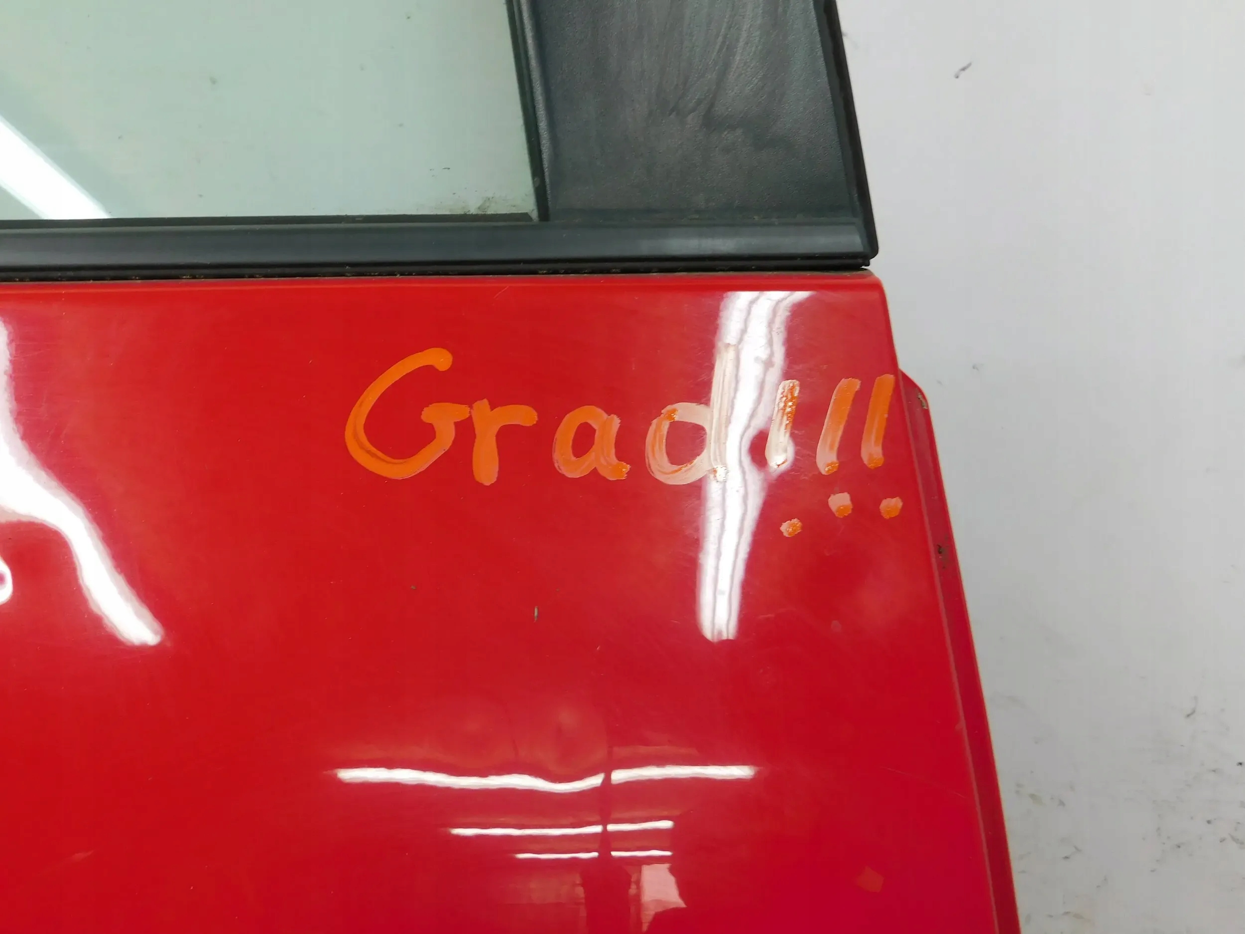 PRAVE ZADNE DVERE SUBARU TREZIA