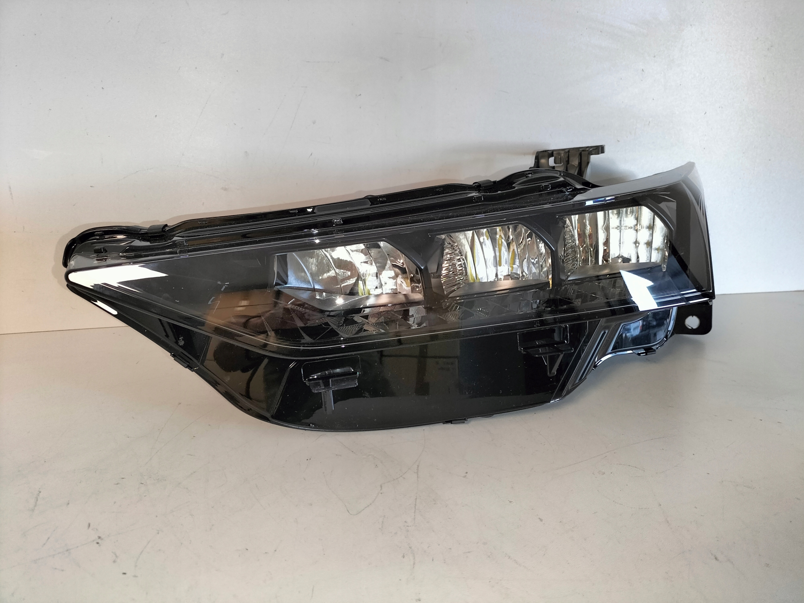 LAVE PREDNE SVETLO CITROEN DS4 II CROSSBACK 21- FULL LED