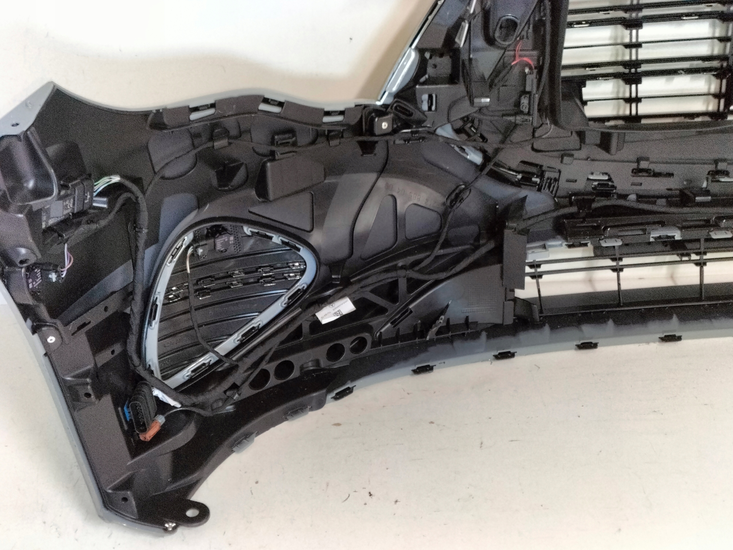 PREDNÝ NÁRAZNÍK MERCEDES E KLASA W214 22-
