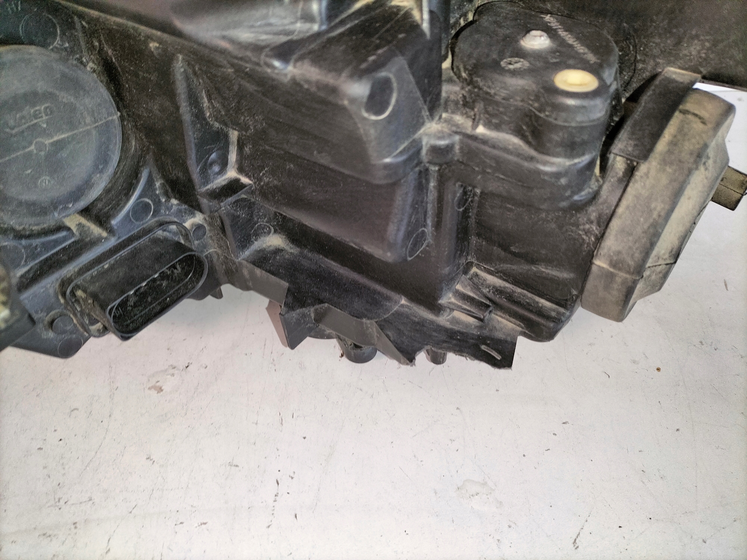 PRAVE PREDNE SVETLO SKODA SCALA 19-