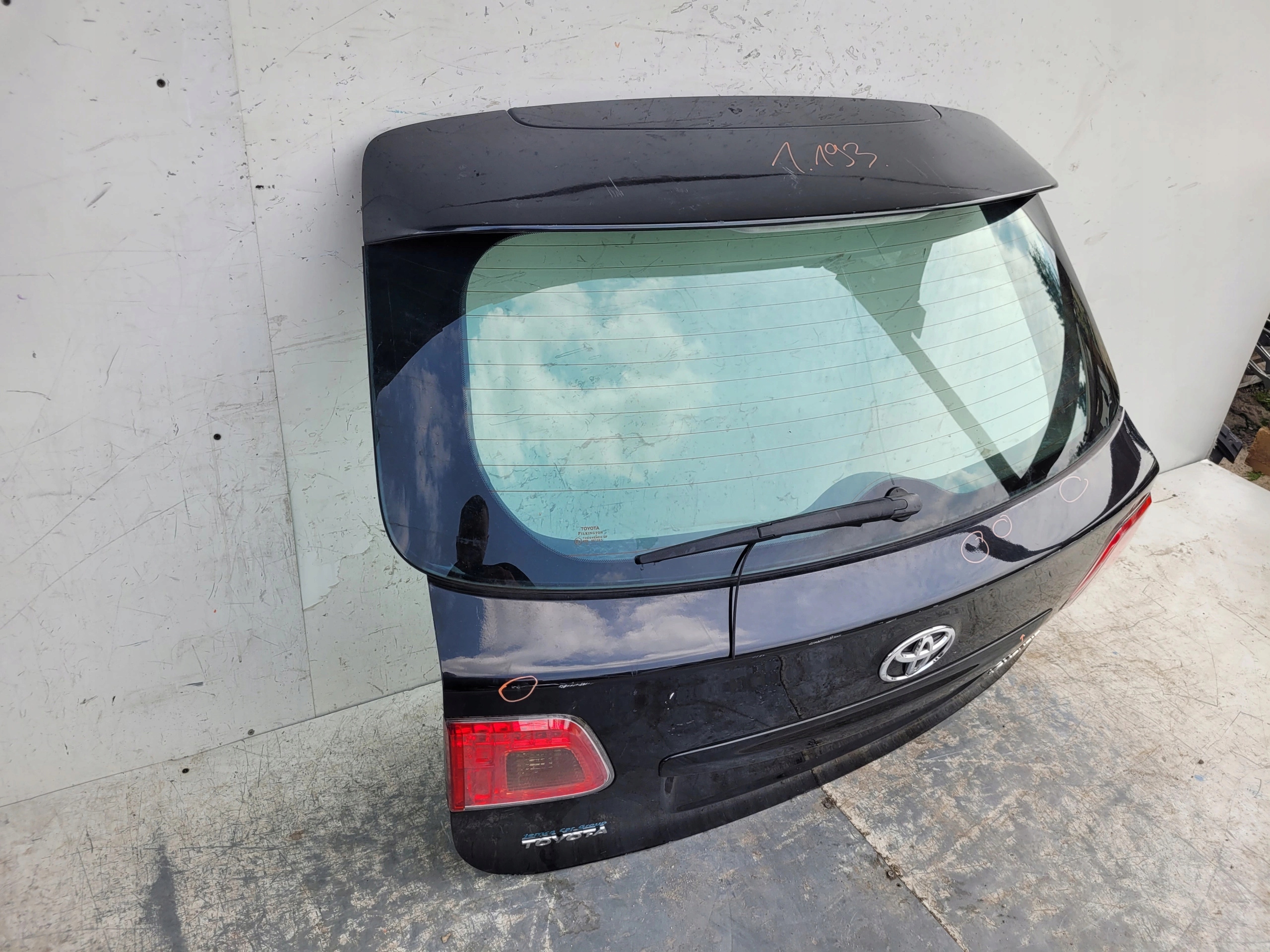 TOYOTA AVENSIS T27 KOMBI ZADNÁ KAPOTA